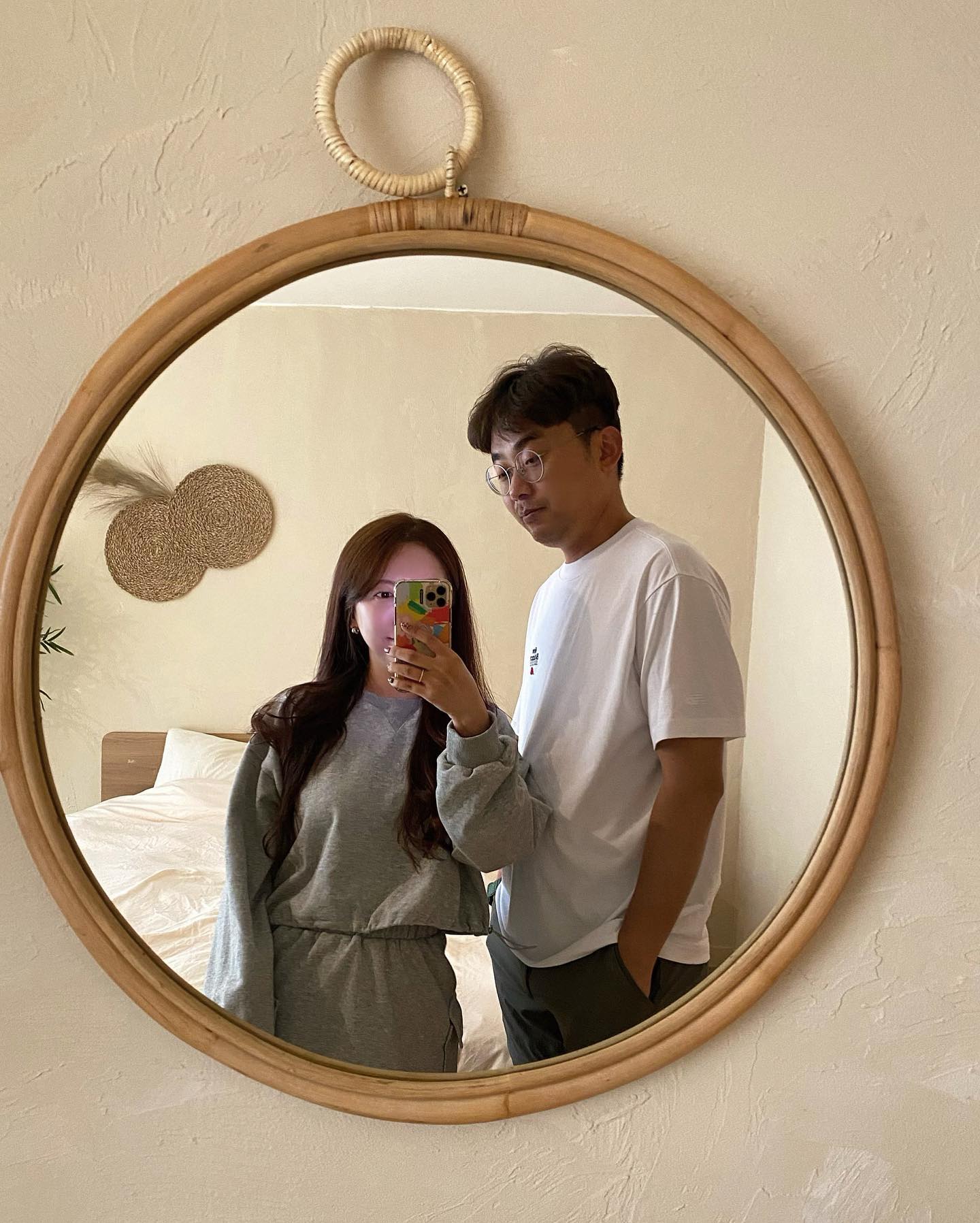 #20231008 🤍
착한 우리 신랑 오래오래 행복하자
(제발 수염좀 ..)😵‍💫
