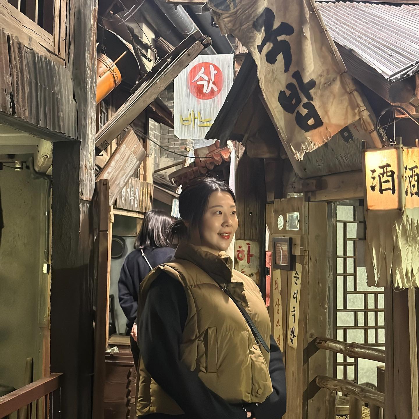 #빵세네부부 #헤이리마을 #근현대사박물관 

오늘은 #할리 타고 파주 헤이리마을로❤️
세옥이는 처음이라서 내가 앞장서서 갔는데
애기들 놀만 한 곳도 넘 많구 근현대사박물관 존잼이닷😆

성인 입장료 7,000원 인데 절대 아깝지 않고
중간중간 옛날교복,옛날군복도 있어서 사진촬영도 완전 가능!!👍

애기들은 신기해서 좋아하고 어른들은 추억회상 할 수 있어서
남녀노소 다 가볼만 한 곳😆

우리 뽀뇽이랑은 근현대사박물관이랑 사파리체험도 하러
다시 꼭꼭 와야겠다❤️

#파주가볼만한곳 #파주데이트 #임산부그램 #임산부스타그램 
#헤이리마을체험 #헤이리마을데이트 #빵세네부부 #용띠맘스타그램