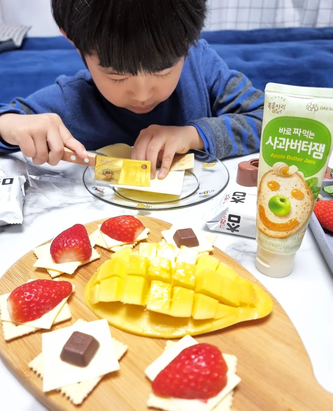추워지니 집에서 꼼지락 꼼지락 만들어 먹는 간식으로 토실토실 살찌우는중 🐻🫠 
#오늘도잘놀았다 #카나페가뭐에요🧀🧇 #간식타임 #아들스타그램 #애스타그램 #우주니그램 #육아일상 #육아소통 #맘스타그램 #도치맘 #주부스타그램 #일상스타그램 #데일리그램 #좋아요 #좋아요반사