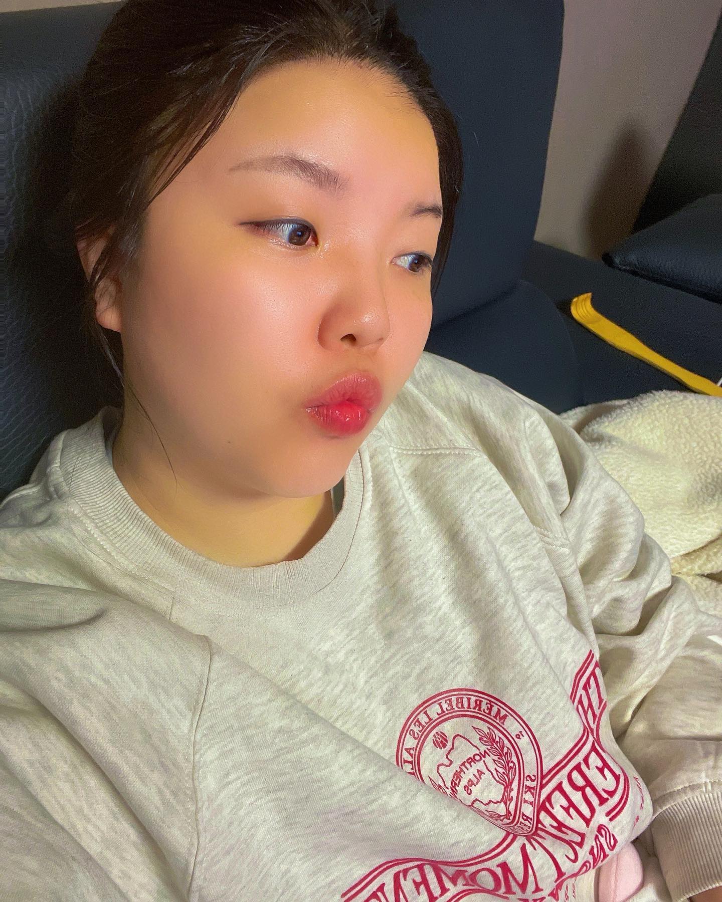 요즘 언니집이 출근하넹 훗훗 오늘은 언니집 냉장고 털어버리기 당분간 무리하지 마시요 언니야 훗훗 #일상#일상스타스램 #셀카#셀카쟁이#selfie#냉장고청소#친언니#냉장고털기 오늘 불태웟다 훗훗
