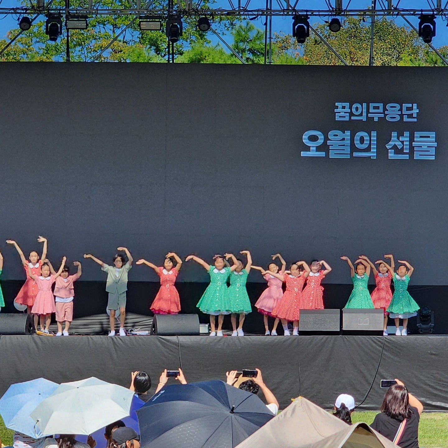 #논산피크닉데이 1부 공연들~ 
순서대로 

#꿈의무용단
#로보카폴리싱어롱쇼
#앙상블젬
#숟가락난타 
#마술공연
#벌룬&버블