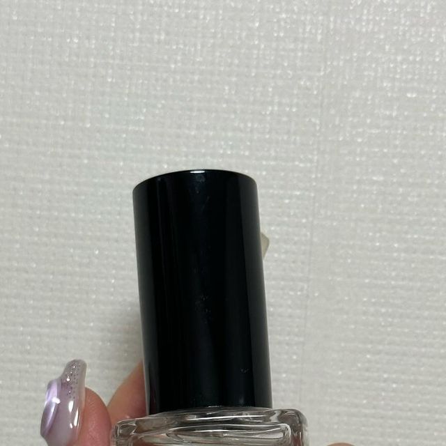 서현 on Instagram: "#광고 @blackhobby_official 에서 받은 또 다른 선물 ,, ꯁ 작약꽃 향기와 사과, 그리고 장미의 싱그러운 향기가 가득한 내 취향저격인 향수 ! 블랙하비의 '피오니 스웨이드'