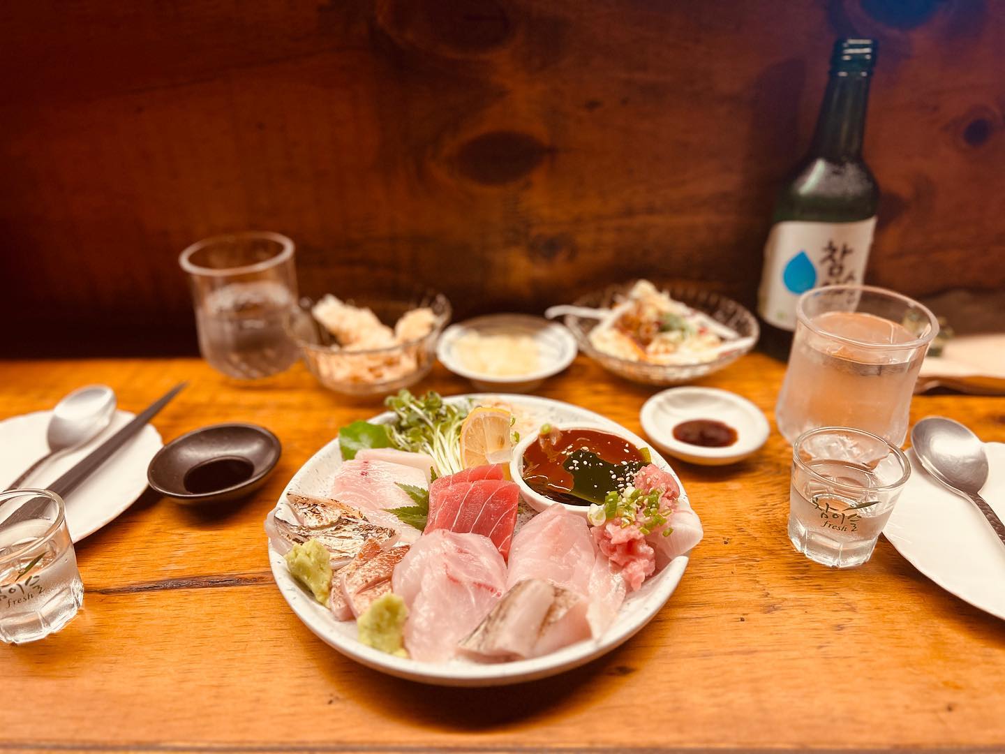우리동네 웨이팅맛집 이자카야#집아페
크~ 역시 맛있네~~
전화번호 적어두고 2,30분 카페에서 쉬다가 들어갔지만 그래도 맛좋다~

•집아페_ 제주 제주시 서광로13길 3
•영업시간 화요일~토요일 
  17:00~ 23:00 (일,월 쉬는날)

#꾸러기안나일상 #제주도민일상 #제주도민맛집 #집아페 #웨이팅맛집 #제주일상 #맛집추천 #모듬회 #소고기스키야키 #맛있음 #제주맛집 #제주살이