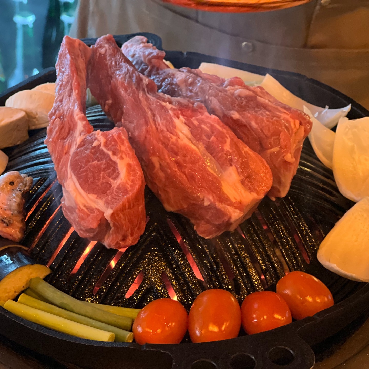 넘나 맛나게 먹은,,
구로디지털단지맛집
의영이네 양갈비~~

사실은 전 양고기 안좋아하는데..
여기서 완전 극호로 바뀌게 됐어요
양갈비가 이렇게 맛있는 음식이였나요..?

#먹방 #먹스타그램 #의영이네 #의영이네양갈비 #양갈비맛집 #구로디지털단지역맛집 #구로디지털맛집 #구로디지털단지맛집 #jmt #먹스타맞팔 #먹팔 #존맛
