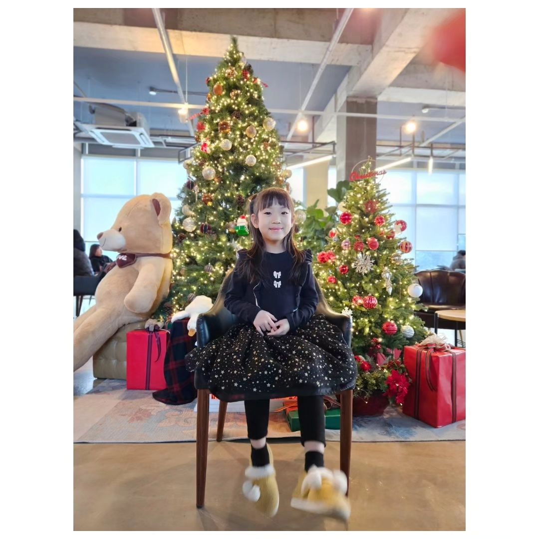 #장꾸 ㅎ

사진 좀 찍자 ~ ㅎㅎ
민지야 😊
.
.
.
#대형트리#크리스마스트리🎄#지난피드