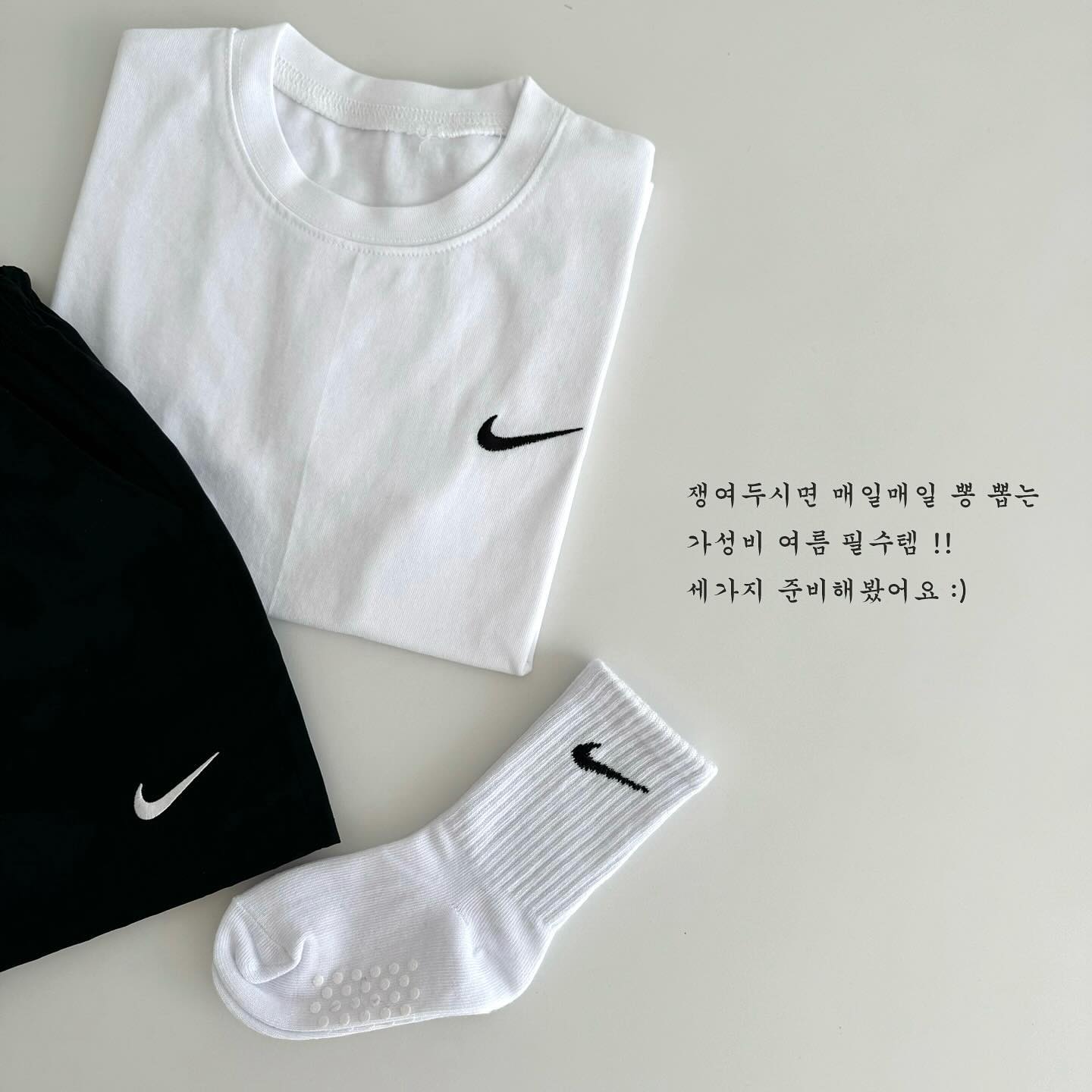 양말 사이즈표 참고 후 주문 하시면 되요❤️
주문 하실때
사이즈표 보고도 정말 모르겠다 하시면
저한테 문의후 주문 넣어주세요🙏🏻
자체제작은 사이즈 교환이 어려워요😭😭😭

그리고 사이트문의보다
DM이나 카톡이 더 빠르게 답변 드릴수있어요🔥
사이트는 알림이 안울려서😭😭
확인하는대로 답변 드리는중이에요🙏🏻

나이키캄뮬은 주문순으로 계속 순차 출고중이에요😭😭
주문이 많았던 만큼 조금만 기다려주세요
쭉쭉 빼고 있어요🙏🏻🙏🏻