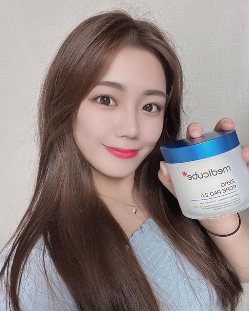 𝒥𝒾 𝑒𝓊𝓃🕊 on Instagram: "#광고 메디큐브의 제로모공패드는 전부터 제가 내돈내산으로도 몇통씩 비웠던 제품인데 감사하게 이번에는 제공 받게되었어요✨ 요즘 닦토가 중요하다는 건