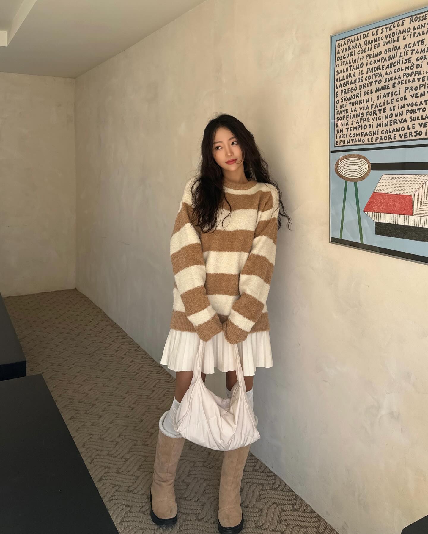 #협찬 lmr__official 
따듯하고 색감 너무 예쁜 #LMR 니트🧡
박시한 핏이라 여리여리해 보이는 건 덤으로•••
로고마저 고양이라 귀여워 미친다구 ( ´͈ ᵕ `͈ )◞♡

#엘엠알#니트#니트추천#겨울코디#겨울룩#ootd#오오티디#데일리룩#단가라니트#니트코디#selfie#젤리펌