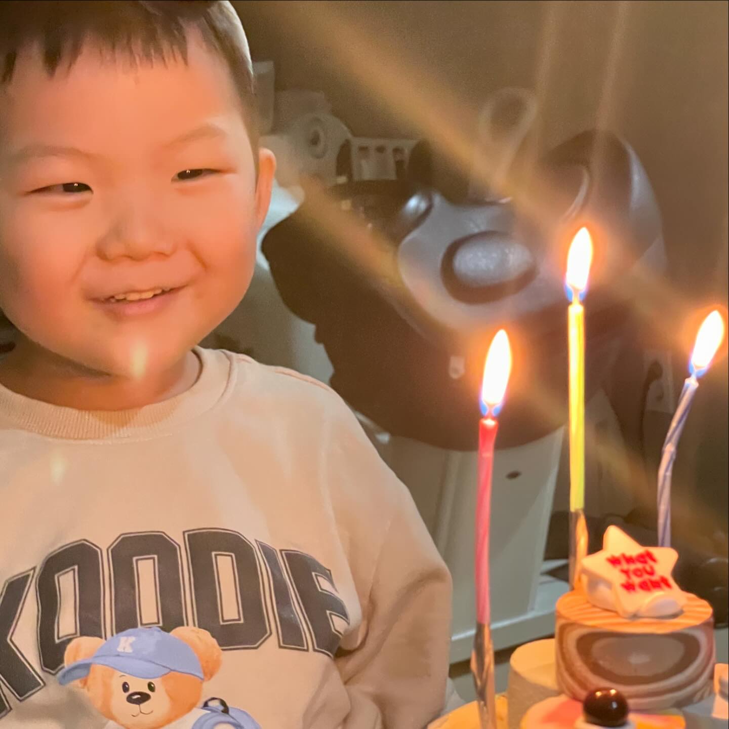 -
봄의아이 윤🌸
본인의 날인걸 아는지
기쁜 마음을 감추기 어려운 내새꾸🤍
생일축하해 고윤❤️따랑해