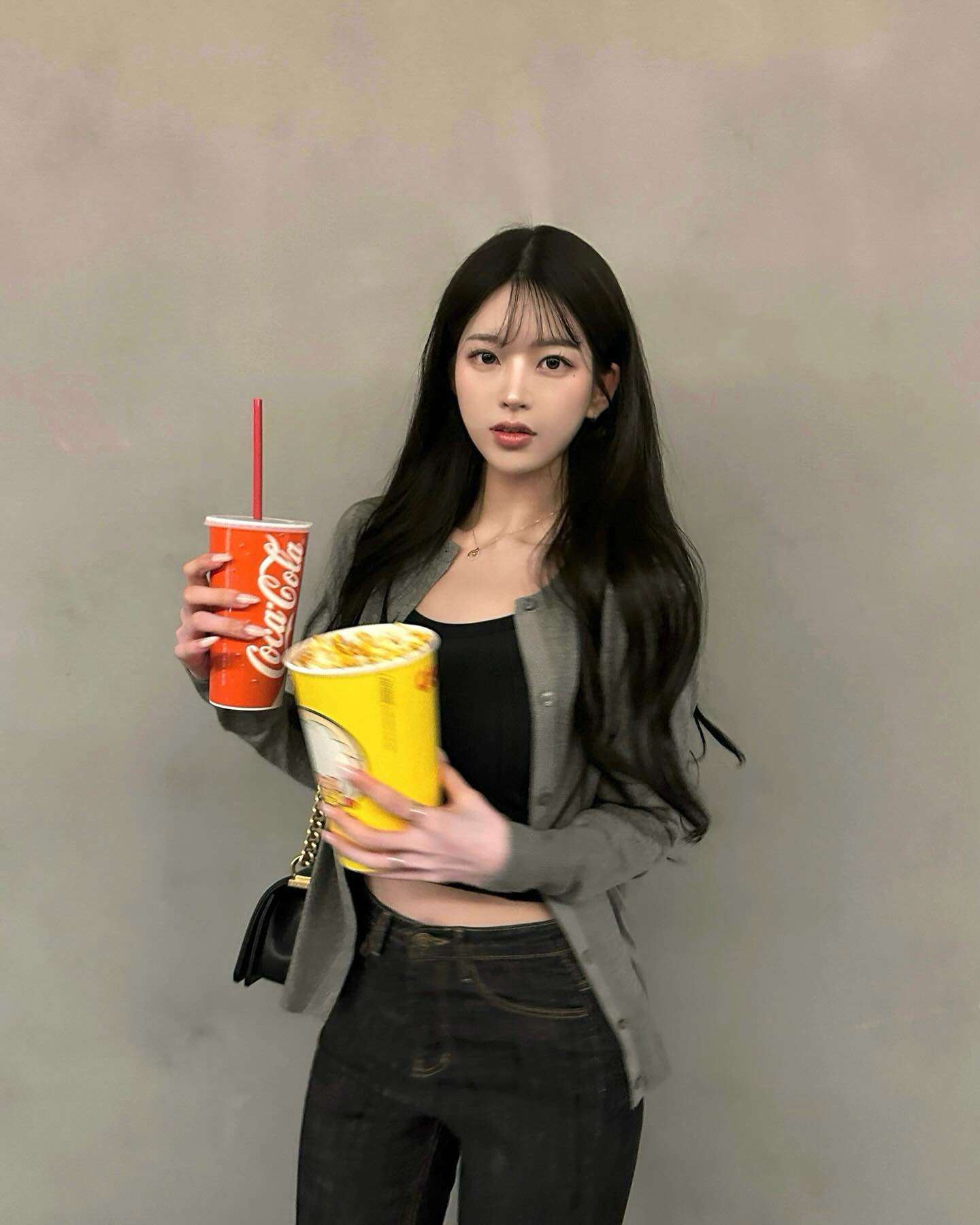 🍿🥤
.

꾸준히 다니고있는 유라인
컷주사로 관리하면 핏이 예뻐지는게 느껴지고
안락한 1인실 관리라 자꾸자꾸 찾게되는 •• ღ 

#유라인클리닉 #청담클리닉 #유라인컷주사 #허벅지컷주사 #팔뚝컷주사 #종아리컷주사 #바디관리