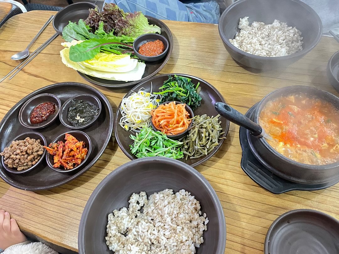 ⠀

⠀
🍲
⠀
#오늘의점심
⠀
#청국장 #나물반찬 #보리밥 #건강식 #한식
⠀
오호 맛있다 👍🏻

⠀