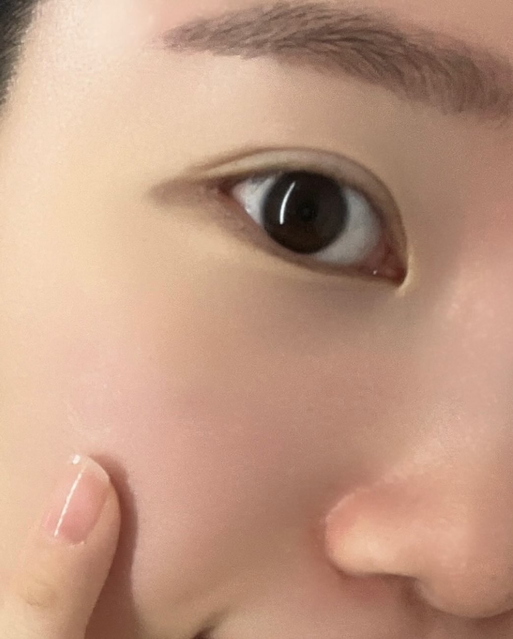 #협찬 #아크네스 *트러블지우개  추천

여러분 저 사진에서 *트러블패치 붙인거 보이시나요!?
초슬림한 무광패치로 감쪽같이 티안나게 *트러블을 커버해주는 스팟패치인데요 🫢

어성초, 병풀, 티트리잎, 나이아신아마이드, 살리실산의 5가지 유효성분으로 피부를 급속진정시켜주며 *트러블 초기부터 도움을 주는 패치인데요

*여드름성 피부 사용 적합 및 테스트를 완료하였으며, 밀착력도 좋아서 얼굴 어디든 잘 붙고 하이드로 콜로이드 패치로 방수는 물론 습윤환경을 조성해주어 더더욱 피부진정에 도움을주는 패치에요 !!

저같은경우 항상 여행가는 날이나 중요한 약속있는 날 어김없이 *트러블이 나더라구요💦 
타제품은 화장하고 패치붙이면 금방 떼어지거나 패치 붙인 티가 나서 화장품으로 피부를 가리곤하는데 이 경우 *트러블에도 안좋고 오히려 더 *트러블이 돋보이기도 하는데요

이 제품은 고밀착 ! 무광패치여서 붙인 티가 안나요!! 그래서 추천하는 *트러블 스팟패치랍니다

제품을 간략히 설명하면 10mm, 12mm 2가지 사이즈로 피부고민 부위에 맞게 골라서 사용하면 되는데요

저 같은 경우 주로 *트러블 짜기 전 진정이 필요한 부위에는 작은 패치를, 짜고나서는 큰 패치를 붙여 *트러블 관리를 해준답니다💖

✅ 밀착이 잘되는 패치 
✅ *트러블커버와 동시에 *트러블진정 시켜주는 패치
✅ 같쪽같이 *트러블을 없애주는 지우개패치 를 원하신다면
 
아크네스 3초 진정스팟패치 추천합니다

.
.
.

#협찬 #아크네스 #아크네스3초진정스팟패치 #아크네스패치 #아크네스스팟패치 #아크네스트러블패치 #트러블패치추천 
#트러블패치 #올리브영트러블패치 #올리브영스팟패치 #피부고민 #피부고민패치 #뾰루지패치 #뾰루지 #이마트러블 #턱뾰루지 #진정스팟패치 #아크네스진정패치 acnes.kr