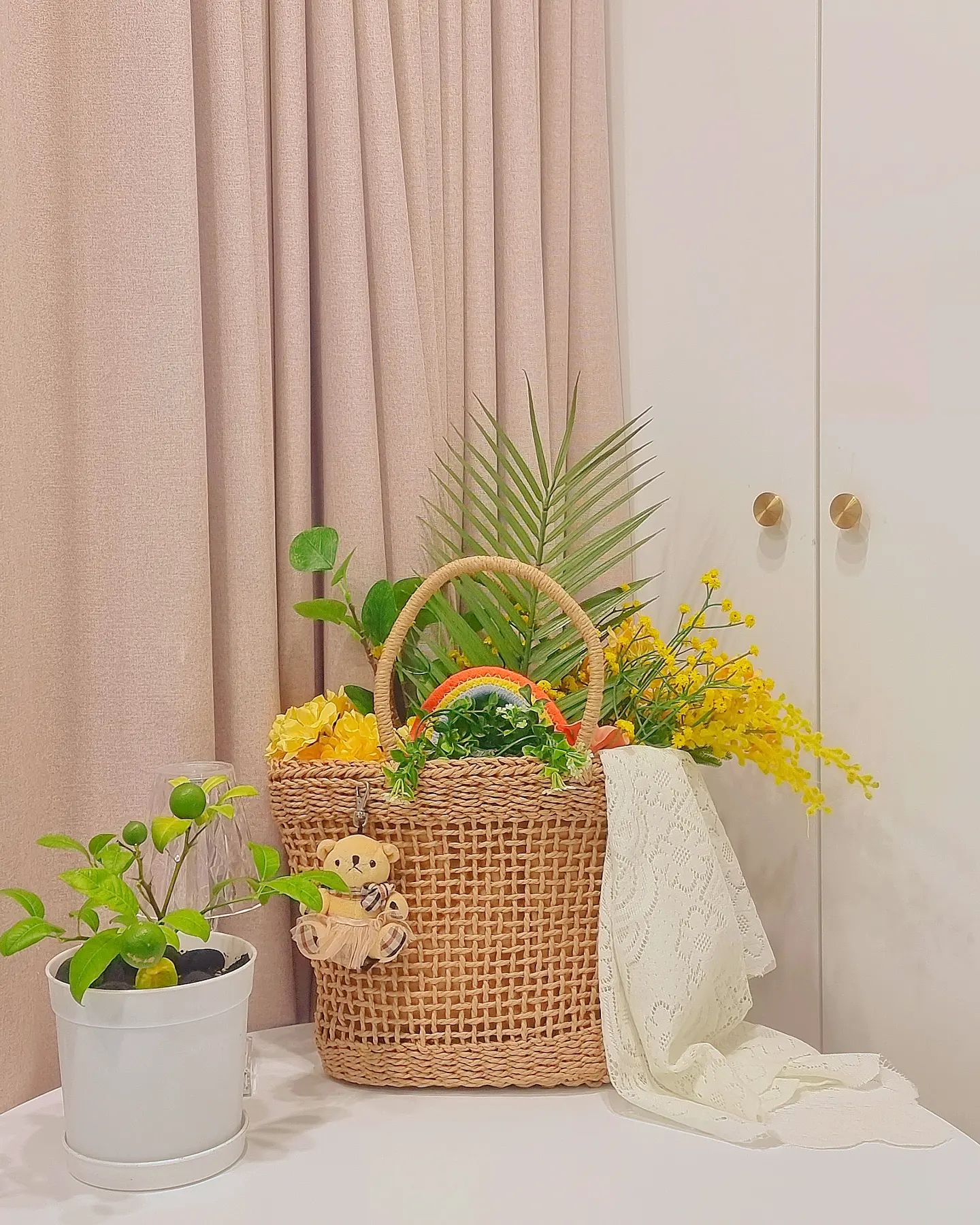 다시 거실에 포토존을 만들었어요.
요즘 제품사진을 어디서 찍을까
하는데 역시 처음에 찍었던
곳이 이쁘게 나오더라구요 🤭

다시 열심히 제품사진 찍어야겠어요 🌿