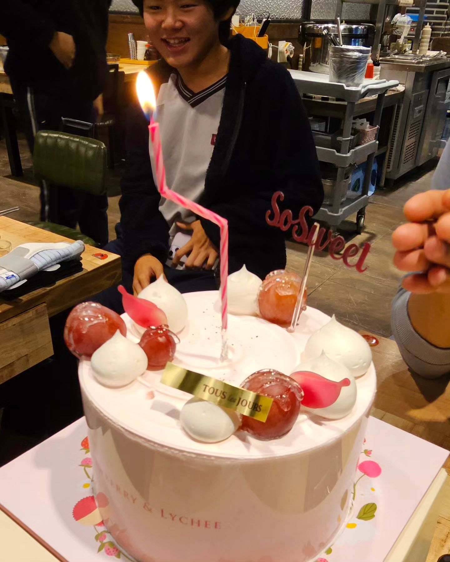 #첫줄👋 
#생축🎉 
#귀빠진날🎂 
#축하받고기쁜날🎂🎉#아이좋아💕 
#사랑합니다💕
#감사합니다🙇🏻‍♀️ 
#선물받은케잌🎂 
#생일날🎉 

좋은 사람들에게 생일 축하받고 가족들에게 축하받고.
하루가 행복했던..🥰
모두 감사합니다.~^^