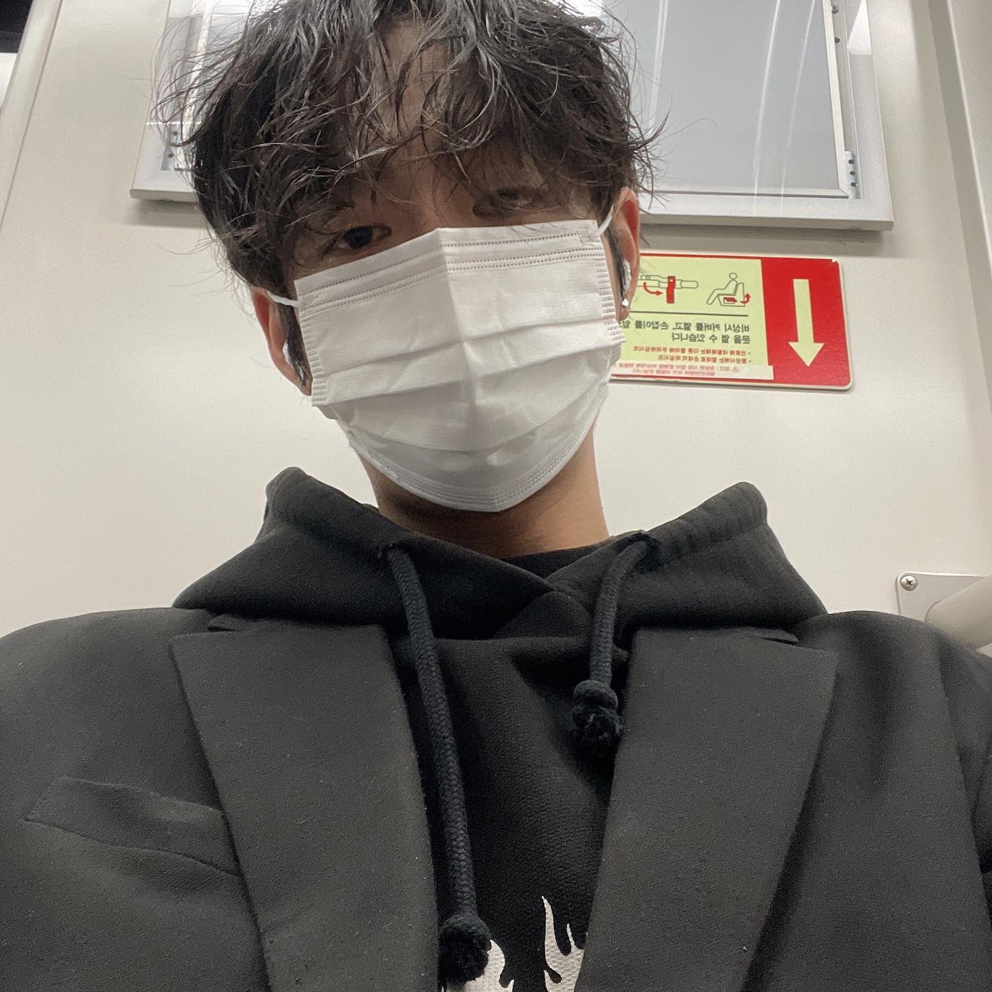 -
장님컷 모음

이 때 시력 0.3은 떨어진 듯 🧐