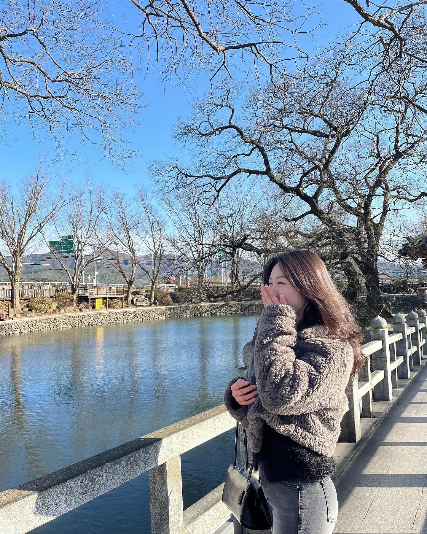_
너무 가족 같은 집순이들
숨김없이 모든 걸 다 얘기하고 보여줄 수 있는 그런 친구◡̈

( 덕분에 좋은 구경했댜 곰아오*⸌☻ັ⸍* )
..( 나 아직 사진 찍히는 거 부끄러워 )