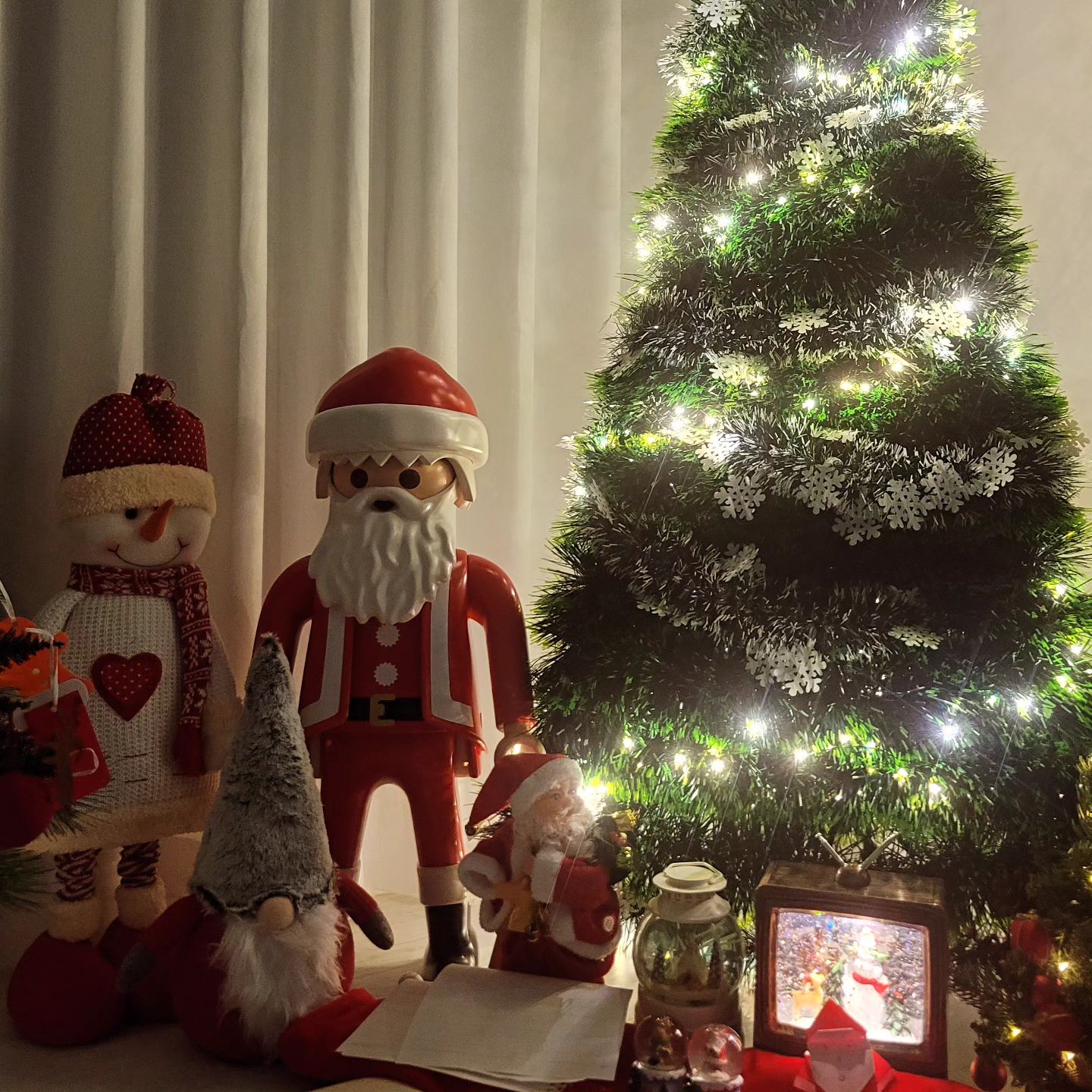 #클캠준비

홍땡팸 이번 클캠🎄은 첨으로 3박4일로 떠나요~

홍땡들이 캠핑가서 3번 자고오는게 소원이래요 ㅋㅋ
너무 귀여운 소원이쥬? ㅋㅋㅋ
크리스마스에 그 소원 들어주려구요~

클캠🎄 예약하고부터 들떠서 난리난리 !
처음 3박 4일 캠이라 더 설레는거 같아요 ㅋ

어서 떠나고 싶지만 기다리며 준비하는 이 시간도 넘 좋아서 즐기려구요~

#크리스마스캠핑
#플레이모빌xxl