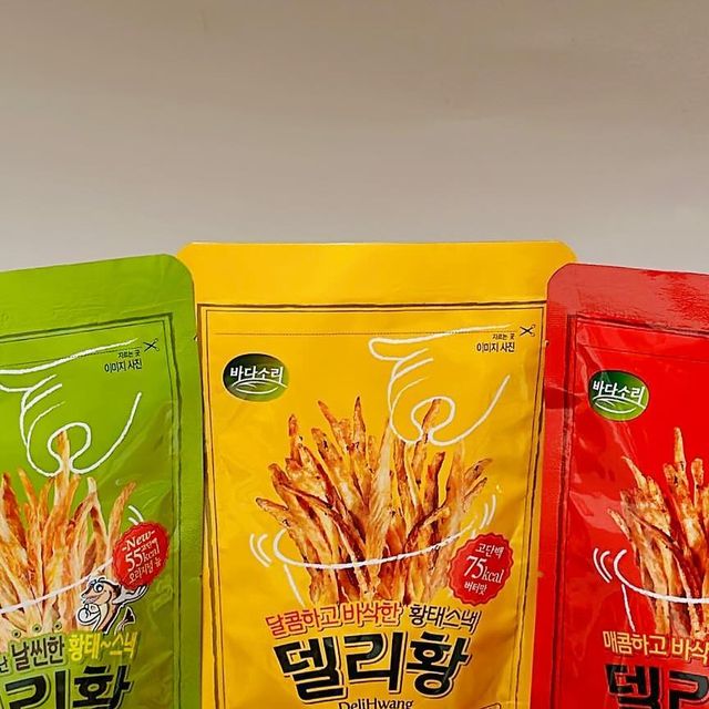  하나하루 on Instagram: "#협찬 #바다소리 #델리황
밤에 맥주 한잔 하고 싶을때 안주 고민되잖아요?!
맛있고 간편하게 먹을수 있는 델리황  황태스낵을 소개해드립니다.💚

기본 , 매콤 , 달콤  3가지 맛이 있어서 골라먹기도 좋은데요 , 단백질까지 듬뿍 들어가 있습니다. 
술 안주 로도 좋지만 다이어트 과자나 캠핑에서 간단하게 접시 없이 뜯어먹기도 굿! 손에 묻지도 않는 답니다.🩵

공식몰에서 구입하면 박스로 배송되어 부서질 위험도 없고 , 가장 최신 제품을 받아보실수 있습니다.🧡
📍 https://bit.ly/3IGMop9

 #다이어트과자 #다이어트간식 #프로틴칩 #단백질간식 #다이어트안주 #맥주안주 #단백질보충 #닭가슴살대체 #올리브영 #올리브영추천템 #올리브영세일 #올영세일 #혼술안주 #먹태 #황태안주"