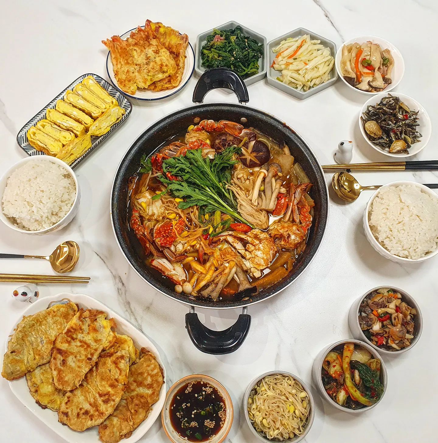 #협찬#아빠네생선가게 OPEN!

명절 잘 보내셨나요!? 명절 끝나고 얼큰한게 마구 땡겨서

꽃게탕 끓였어요! 싱싱한 꽃게가 간편하게 손질되어 있어서 너무 편하더라구요~

양이 많으니 반 꺼내고 바로 냉동시켰다가 
반은 담날 된찌 끓였답니다~

맛있어서 엄지 척👍 
아빠식당 손질꽃게 추천해요💯

국내산 냉동 손질꽃게 1kg 🦀 
➡️구경가기 hg_food_