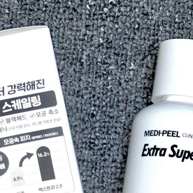 김시은 on Instagram: "#협찬 원조피지연화제‼️ ‘ 메디필 엑스트라 슈퍼 9 플러스 2.0 ’ 여름은☀️ 역시 땀💦과 화장품이 엉켜 모공이 막혀 트러블이 잘 올라오고 화장품마저 거부하는 상