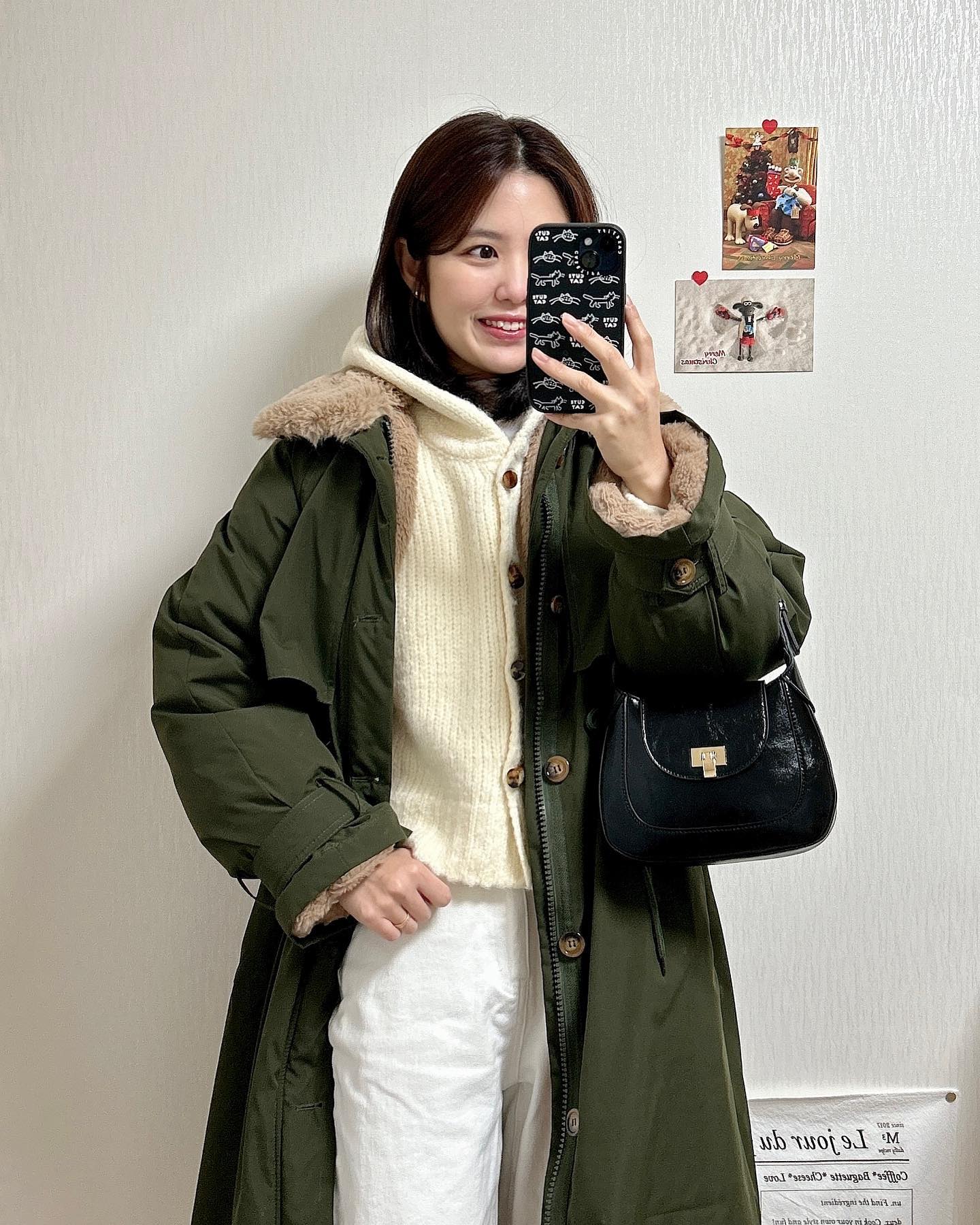 #데일리룩 #야상패딩코디
오늘은 어제보다 더 추운걸요,,?🥶
부산도 추운데 서울에선 어떻게 다들 살아남으시는건지 궁그매요😳

아우터 정보없음 
상의 moivaloir_ 
하의 gogosing_official 
가방 bagtobasics.shop

#탐탐쓰챌린지