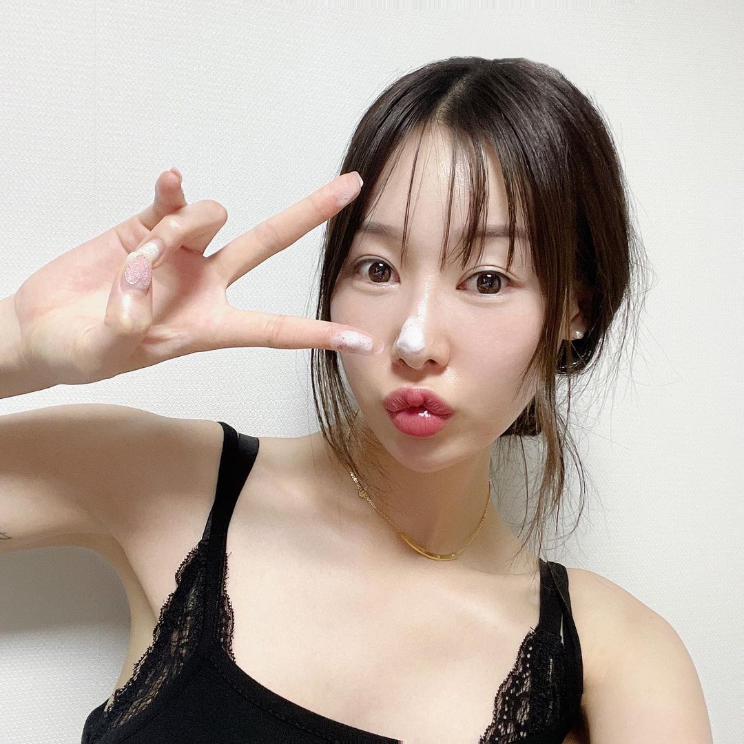 희레인 on Instagram: “보습가득 양갱 바디팩 🫧 버드나무 숯 성분으로 일반 숯과는달리 둥근 난상구조로 피부 스크래치 최소화 시켜주벼 순하고 강한 세정력을 가지고 있다고 합니다.특허기