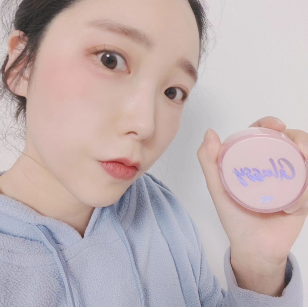 #협찬 touchinsol.official

올인원 글래시 스킨밤 피부표현 넘 예쁘쟈나~+_+ .
#예쁨뿜뿜

간만에 맘에드는 광채크림 겟챠
#물광뿜뿜 피부가 예뻐보이는건안비밀
환절기 건조한피부 촉촉하니 수분충전 잇힝~
#취향저격 제대로
초크초크 꿀피부 겟잇

과하지않으면서 자연스러우면서도 
글로시한 피부표현완성 
안들뜨고 얼굴에착붙
메이크업이 잘먹어서 완전 맘에 든다규~ 
메컵 베이스크림으로 딱~!
.
.
.
.
.

#첫줄안녕 #일상 #뷰티스타그램 #instabeauty #코덕 #직장인일상  #꿀피부 #터치인솔 #touchinsol #글래시스킨밤 #광채크림 #물광크림 #올인원크림 #수분충전 #베이스프랩 #베이스크림 #프라이머 #메이크업베이스 #수분크림 #수분프라이머 #메이크업크림 #영양크림