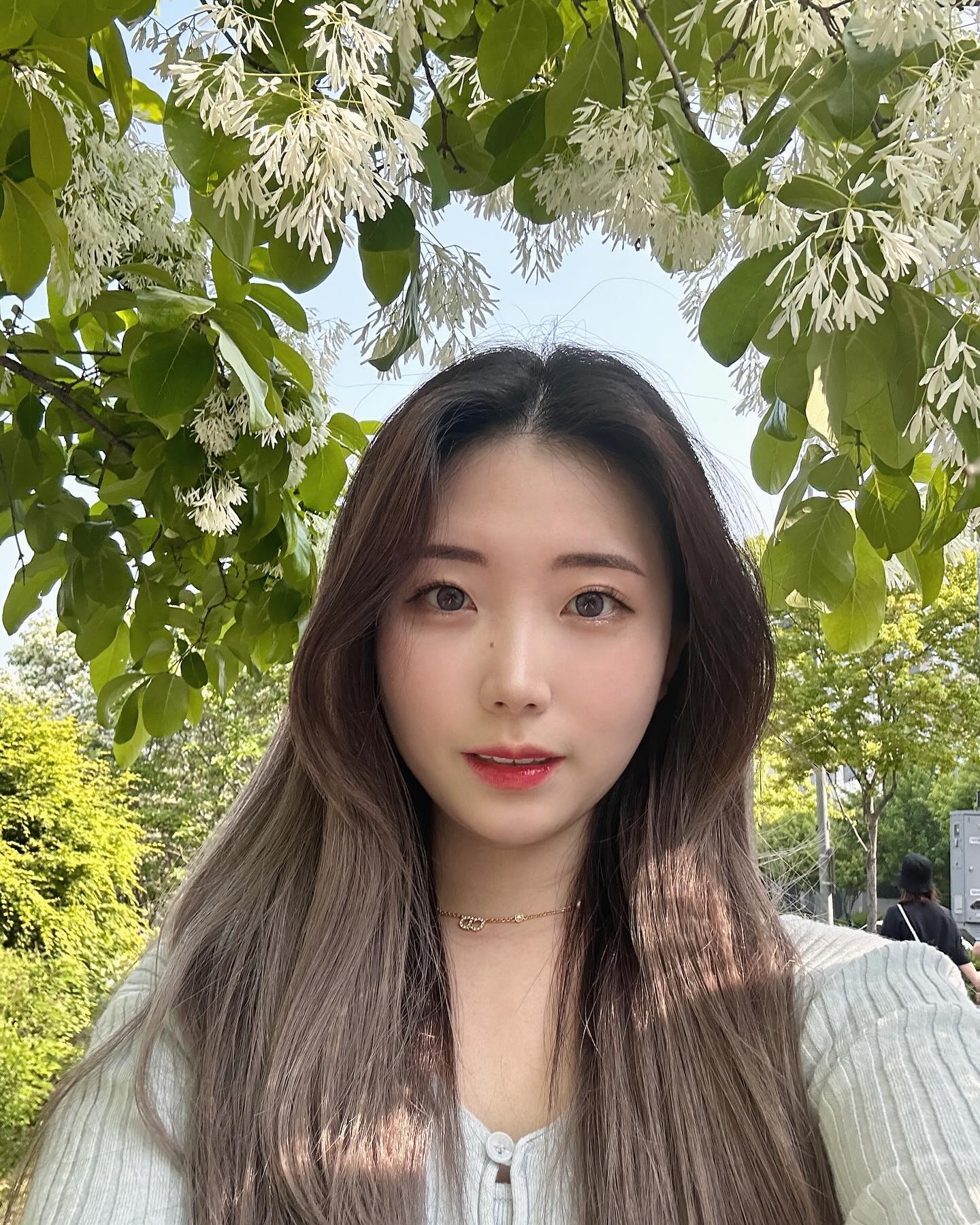 아미스튜디오(a.mi_studio)에서 눈썹 문신하고 
동생이랑 광교호수공원 피크닉🌿
눈썹 색깔도 딱 머리색에 맞춰서 해주셔서 자연스럽고
모양도 예쁘게 잘 돼서 만족했던 곳 ´͈ ᵕ `͈♡

.
.
#수원눈썹 #수원눈썹문신 #아미스튜디오 #광교호수공원 #피크닉 #일상기록 #메이크업 #코덕스타그램 #광교데이트 #사진취미 #photooftheday #picnic #selfie