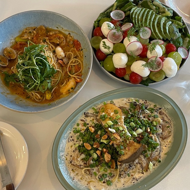 #오늘의식사 🌿

오랫만에 다시 찾은 창원 브런치가게
📍벨그레이브 (노키즈존)
처음 주문해본 아보카도 샐러드는 참맛이다🫶🏻
너무 상콤달콤해! 담에 가면 또 시켜먹을 최애메뉴가 되었다💚

#벨그레이브 
#창원브런치맛집 
#창원가로수길맛집