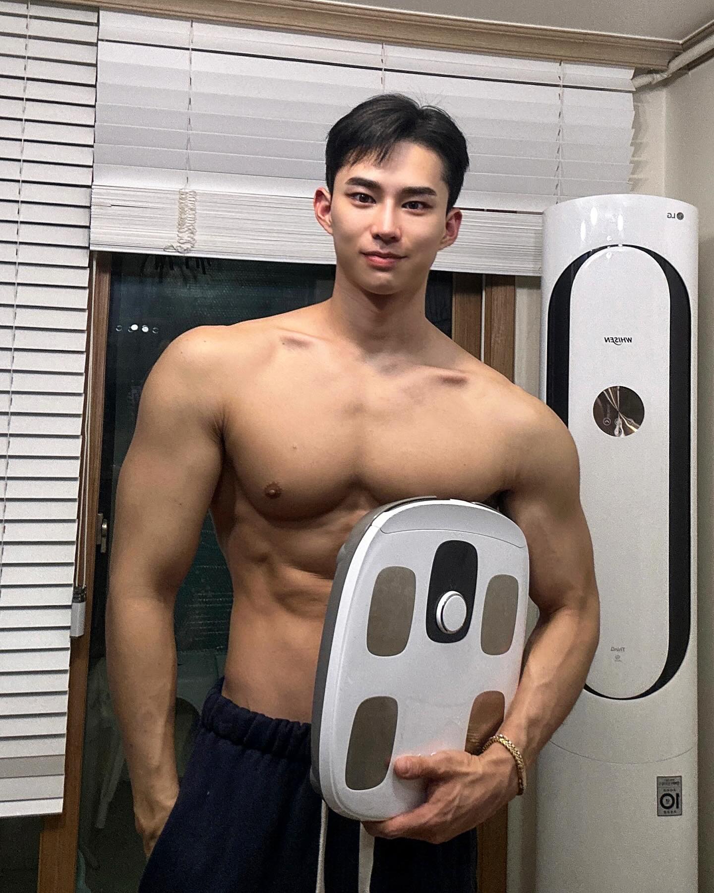 집에서도 인바디 측정하자
찐 인바디 회사의 기술력으로‼️

인바디 기술력이 얼마나
대단하냐면 체성분측정 기술 자체를
인바디 라는 명사를 활용하여
많은 브랜드에서 가정용인바디측정기, 가정용인바디 등으로 판매하고 있는데

이건 진짜 우리가 아는 그 인바디 회사에서 만든 레알! 가정용 인바디 측정기예요

11/15일부터 특가판매 예정이고

사전 알림 신청 링크
내 프로필 하단에 띄울건데

✅신청하고 댓글남겨주시면
추첨을 통해 우리 이번 신상 chillsa.co.kr 볼캡을 5명에게
증정해드립니다

추가로 11.15 오전 11시
인바디 라이브에 참여해 구매해주시는
고객중 5명 선발하여 볼캡 추가 증정갑니다🔥
-
-
#인바디다이얼 #인바디다이얼h30 #가정용인바디 #칠사 #볼캡 #이벤트 #체중계 #가정용체중계 #인바디공구