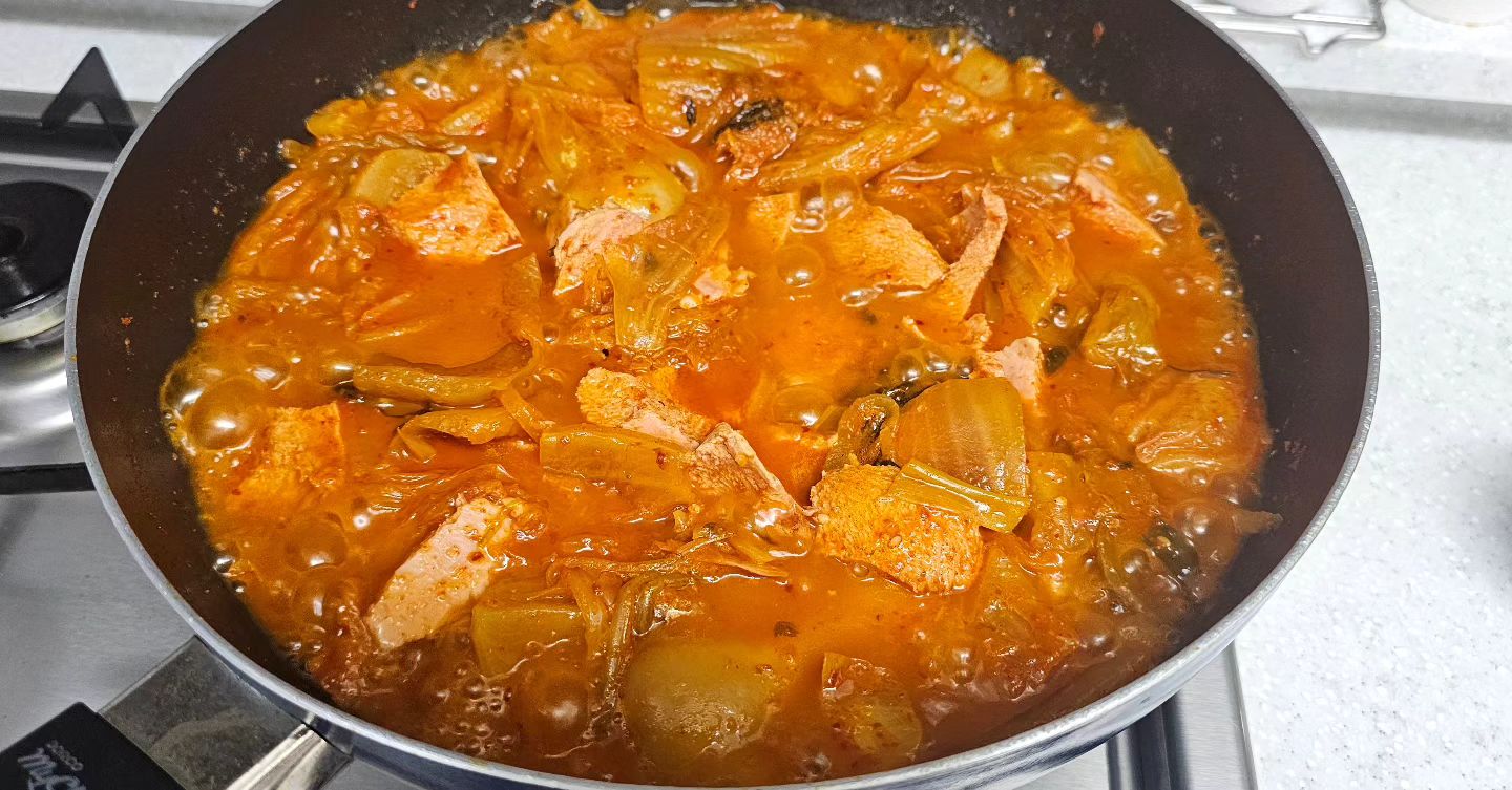 묵은지김치찌개에 계란찜~
