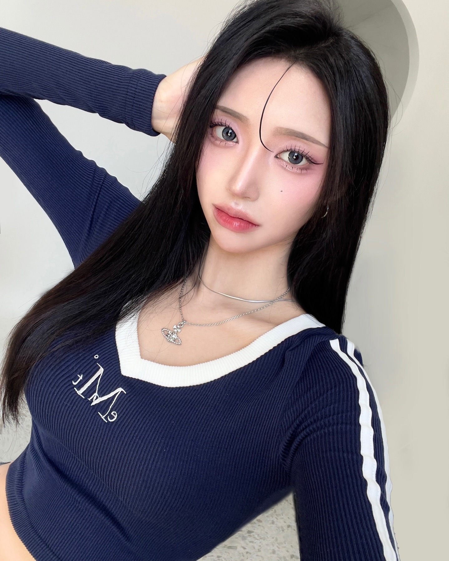 그레이렌즈 중에 탑티어라 생각하는 렌시스 ‘샌드플러스’ 그레이
부드러운 그래픽에 선명한 써클라인까지 내가 좋아하는 느낌 다 들어감🫠🩵
.
.
.
.
#렌시스 #샌드플러스그레이 #샌드플러스 #kbeauty #가을메이크업 #핑크메이크업 #강남 #서울 #seoul #makeuptutorial #pinkmakeup #selfie #셀카 #모델 #일반인모델 #쇼핑몰모델 #협찬문의 #협찬디엠 #kpop #추천 #influencer #straighthair #model #협찬모델 #프로필촬영 #촬영문의 #메이크업모델