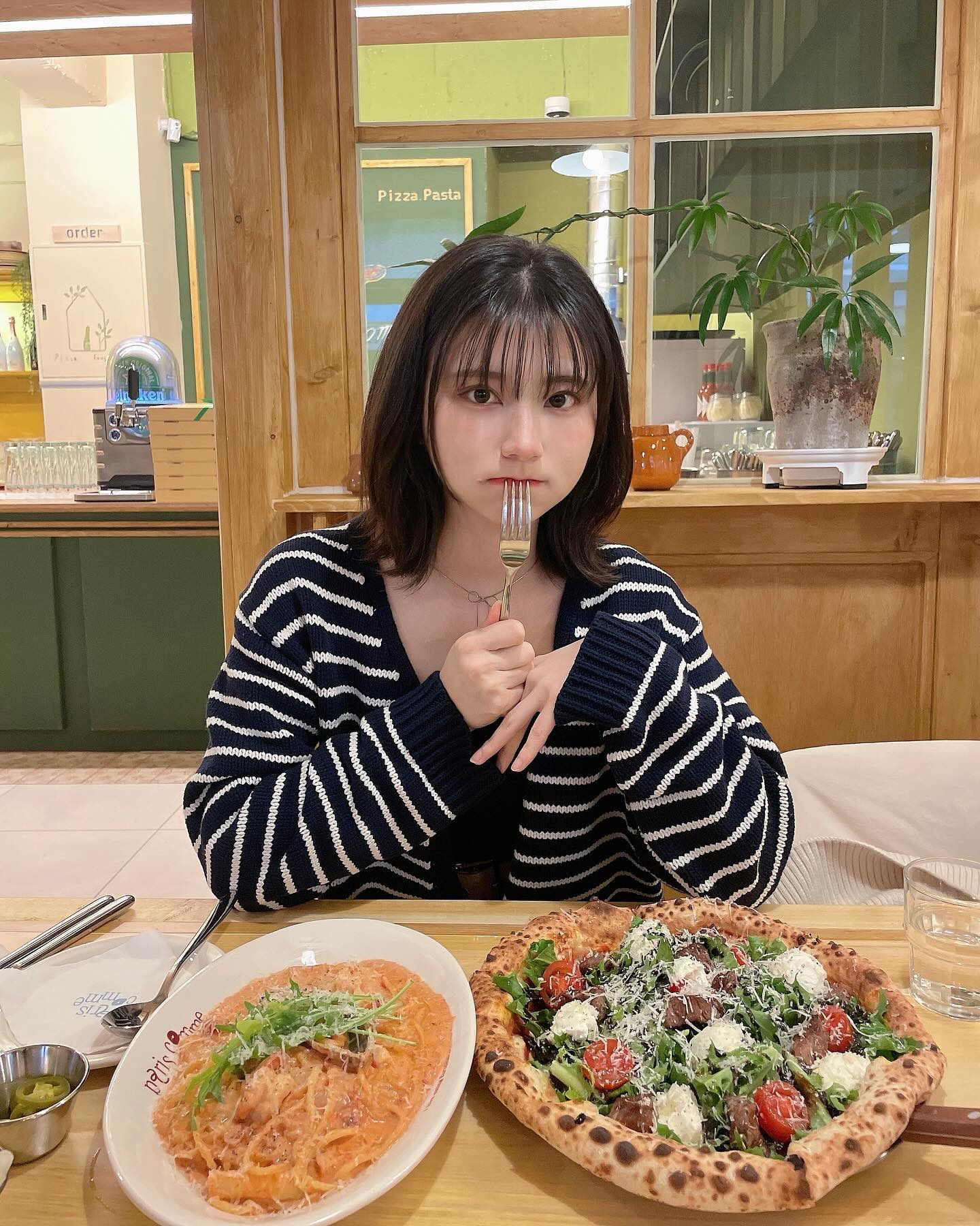#광고
paris_comme_ 

화덕피자 꼭 먹어보고 싶었는데! 🍕
이렇게 가까운 곳(충장로!)에도
화덕피자 맛집이 있었더라구요 ?! 앗쏴 - 😉
프레시한 핏짜 또 사랑하는데 비주얼은 물론이구
진촤 맛도리여서 맛있게 먹구 왔어요 ◡̎
파스타도 꾸덕하니 말모말모 쵝오 ,, ❤️
어제 업로드했던 유럽st 카페 바로 앞에 있어서
구냥 여기 거리 걸으면 유럽임 🇫🇷🥨
데이트 코스로 딱이니 기억해뒀다가 꼭 가보셔용 ➰

#빠리꼬미 #충장로양식 #충장로양식집 #광주레스토랑 #충장로피자맛집 #충장로파스타 #광주화덕피자
