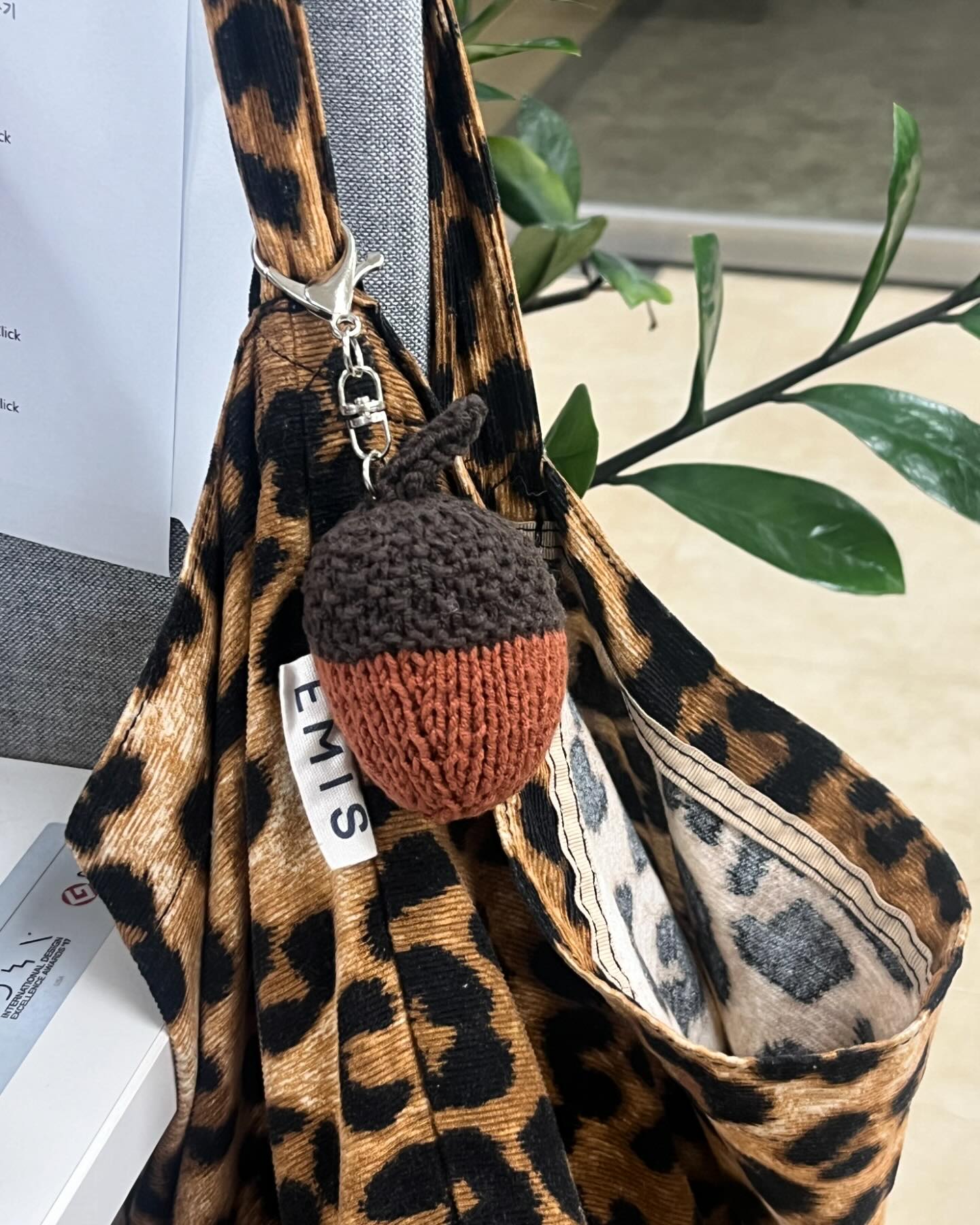 다람쥐가 좋아하는 핸드메이드 도토리 키링 🐿️
요즘 빠져 있는 대바늘 뜨개질로 만들었어용
뚝딱 만들어서 가방에 바로 달았어요🤩🤩

#대바늘뜨개 #뜨개키링 #뜨개소품 #뜨개도안 #키링만들기 #knitting #knitter
