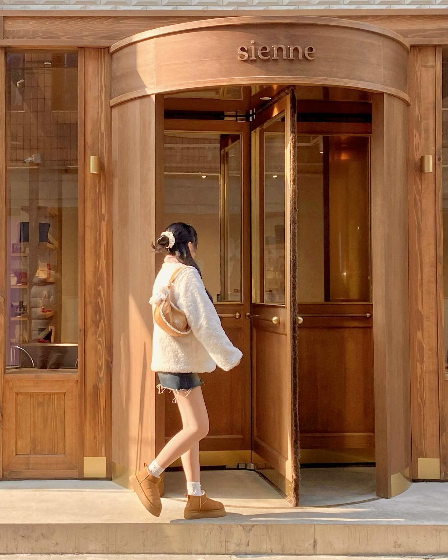 Smoked salmon salad + sesame baguette = 🤩