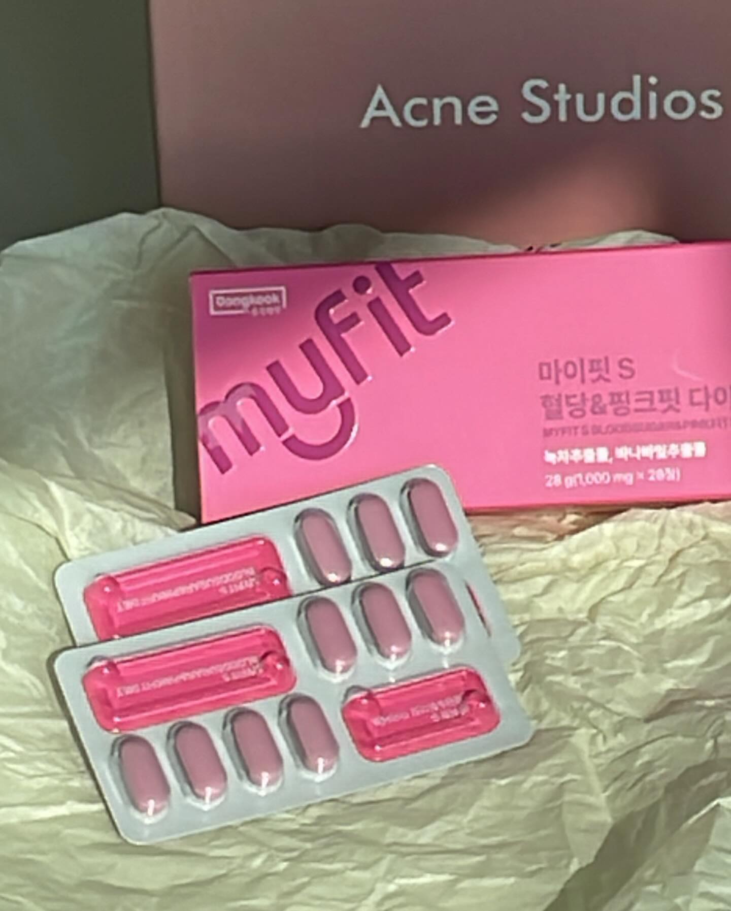 동국제약으로부터 제품을 받고 객관적 사실과 개인적 생각을 반영해 작성한 후기이며 건강기능식품 광고입니다!

식후 하루 1정, 체계적인 4중 기능성으로 라인관리! 동국제약(건강기능식품사업부) 건강한 다이어트를 위해 정밀하게 연구한 핑크 포뮬러 카테킨 400mg+ 코로슬산 1mg 으로 건강한 다이어트를 위한 맞춤형 설계! 혈중 콜레스테롤 개선 / 체지방 감소 / 식후 혈당 상승 억제 / 항산화 도움을 줄 수 있음 녹차 카테킨으로 쌓인 체지방 감소 식약처에서 기능성 인정받은 안전한 식물성 원료 카테킨 400mg 함유 녹차 카테킨 인체 적용 시험 결과 체지방 관련 9가지 지표 개선 확인 1) 체중 감소 2)체지방량 감소 3)체지방률 감소 4)BMI 감소 5)허리둘레 감소 6)엉덩이둘레 감소 7복부지방면적 감소 바나바잎으로 식후 혈당상승 억제! 식약처에서 기능성 인정받은 안전한 식물성 원료인 바나바잎추출물 코로솔산 1mg 함유 탄수화물 식습관, 설탕이 많이 들어있는 식품 섭취 후 기능성 원료 바나바잎으로 식후 혈당 상승 억제해주는 제품 !

#광고 #동국제약마이핏 #동국제약 #마이핏 #마이핏S혈당핑크핏다이어트 #다이어트 #라인관리 #다이어트식단 #다이어트음식 #다이어트보조제 #체지방감소 #myfit #혈당 #혈당수치