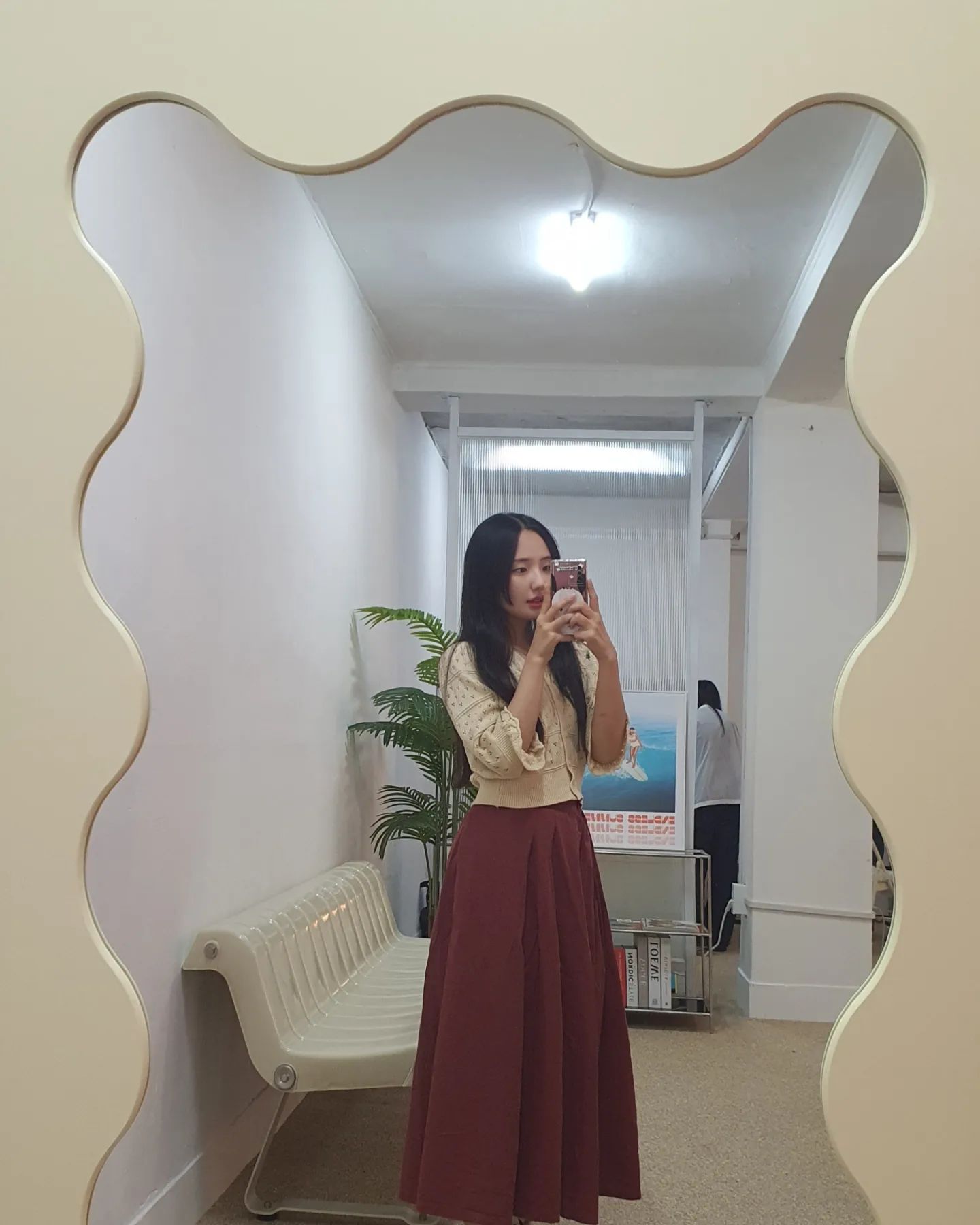 #협찬
[모먼트 스튜디오]

증명사진+프로필사진
인테리어도 예쁘고 사진 프레임도 예뻐용! 사진 뽑아주시면 포토존에서 한컷ㅎㅎ
제가 웜톤이라 하늘색 민트색은 도전해보질 않았는데
첨에 분홍배경지로 테스트컷 찍으시구 변경했어요
작가님에 대한 믿음으로 하늘색 배경지 해봤는데 너무 잘나온거에요! 해보길 잘했다는 생각이 들었어유
친절하시고 가격도 저렴해요! 파우더룸에 고데기 빗 화장솜 면봉 같은건 다 비치되어있고 정장도 있다라구요 바로가서 찍어도 될고같아용

#광고 #개인프로필 #개인화보 #모델프로필 #배우프로필 #강남프로필 #회사프로필사진 #프로필사진 #컬러증명사진 #증명사진잘찍는곳 #강남증명사진 #논현역여권사진 #논현역증명사진 #신사여권사진 #신사역증명사진 #신사증명사진 #사원증사진 #논현역사진관 #논현증명사진 #면허증사진 #민증사진