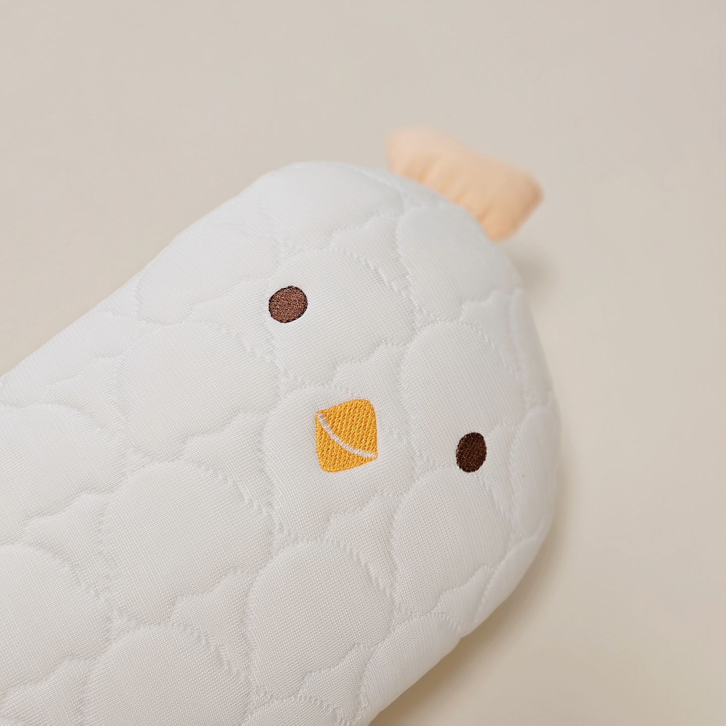 ❥ #제품제공 x 베베누보

감성과 기능을 모두잡은 육아템

꼬꼬 인형 바디필로우🐔

더운여름 매번 뒤척이며 잠에서 깨던 아이가
꼬꼬 바디필로우를 만나고 꿀잠의 세계로😴

접촉 냉감원사🧊 휴비스 듀라론
인체 공학적인 커브형 디자인으로
시원하게 아기몸에 착 붙어있어요🩵

닿기만 하면 시원하고 매끈한 촉감이 특징이에요:D
물세탁도 가능해 더운 여름에 위생적으로 사용가능해요💯

뚝딱이, 튼튼이 두명이서 밤에 잘 때
꼬꼬 한마리씩 안고자면 얼마나 귀여운지🤭

/

시원함과 감성이 가득한 베베누보🐻

🌿 𝑇ℎ𝑎𝑛𝑘𝑠 𝑡𝑜 bebenuvo_official
.
.
.
#서포터즈 #벱블리 #베베누보 #아기듀라론 #베베누보쿠션 #듀라론쿠션 #베베누보듀라론 #아기바디필로우 #듀라론바디필로우 #아기감성템