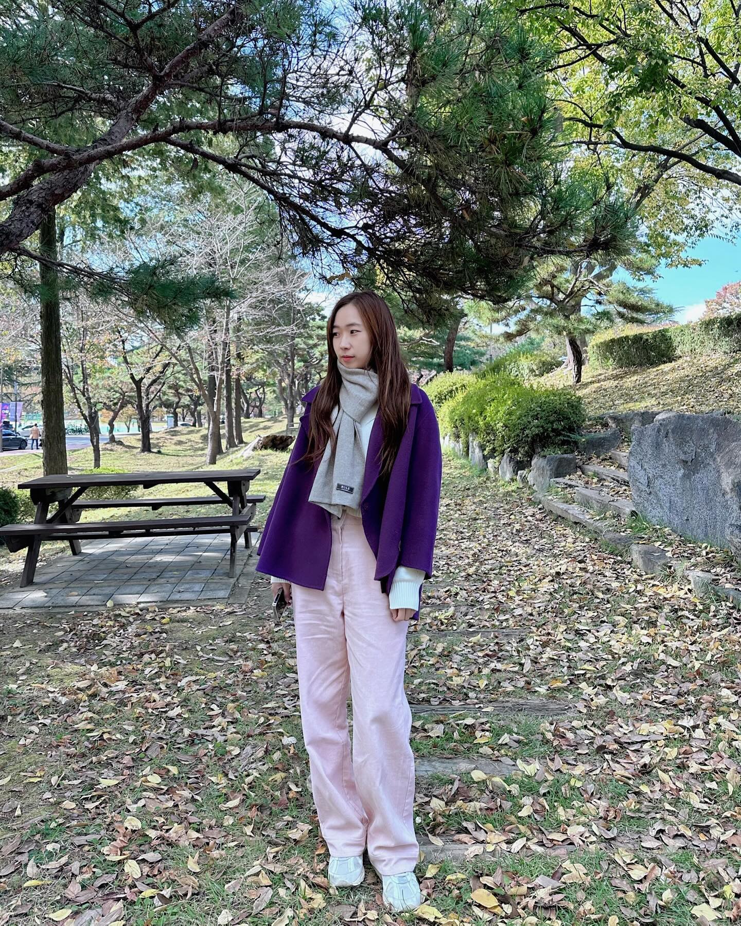 #광고 
 ⠀⠀ 
[퍼플연구소] 캐시미어 RULE 머플러 

안녕하세요!🩶
오늘은 추워진 날씨에 필수 필수인 머플러를 소개해 드리려구 해요!

제가 착용한 RULE 머플러는 사람을 연구하는 피플연구소가
30년 몽골 캐시미어 머플러 전문 업체와 협업으로 제작한 
하이-엔드 캐시미어 머플러 브랜드에요!
넘쳐나는 섬유시장에서! 엄격한 상품 기준을 가지고!
소비자에게 좋은 제품을 생산한다는 의미로 
RULE 이 탄생하였다구 합니다😖

직접 착용해 보니 정말정말 부드럽고 자극이 적어서 
피부가 예민한 사람도 걱정없이 착용이 가능 하겠더라구요!
또 고급 선물박스와 땡스카드까지 들어 있어서 
연말에 소중한 사람에게 선물하기에도 매우매우 제격!🩶

✔️ 캐시미어 100%의 단점을 보완한 최상의 혼용율로 제작한 
캐시미어 RULE 머플러! 
여러분도 꼭 이 부드러움과 따듯함 느껴보셨으면 좋겠어요🥰
 ⠀⠀ 
 ⠀⠀ 

#피플연구소 #pplab #캐시미어머플러 #목도리선물 #머플러 #여자목도리 #목도리추천
