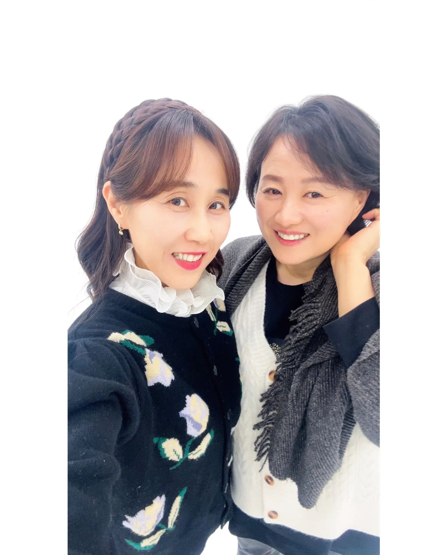 #릴스떡상녀
남의 일이라고 여겼는데 
겔언니 바로 옆에 있어요.🤣
#대견하다내친구

hyo_zero_917
grandidier_official

대학 1학년 때 처음 만나 지금까지 함께 하고 있는
#그란디디에 대표님
릴스 떡상과정을 보면서 
모든 것은 하루아침에 짠 하고 일어나는 법이 없다는 것을 
그녀를 보며 다시 한번 깨달을 수 있었어요.

내 친구이지만 넘 멋진 그녀 
올해는 대한민국에서 그란디디에 모르는 사람이 없기를 
내년에는 전 세계로 뻗어가는 브랜드가 되길 
마음다해 기도해♥️

#그란디디에대표 #홍차화장품
#그란디디에면세점입점 축하축히