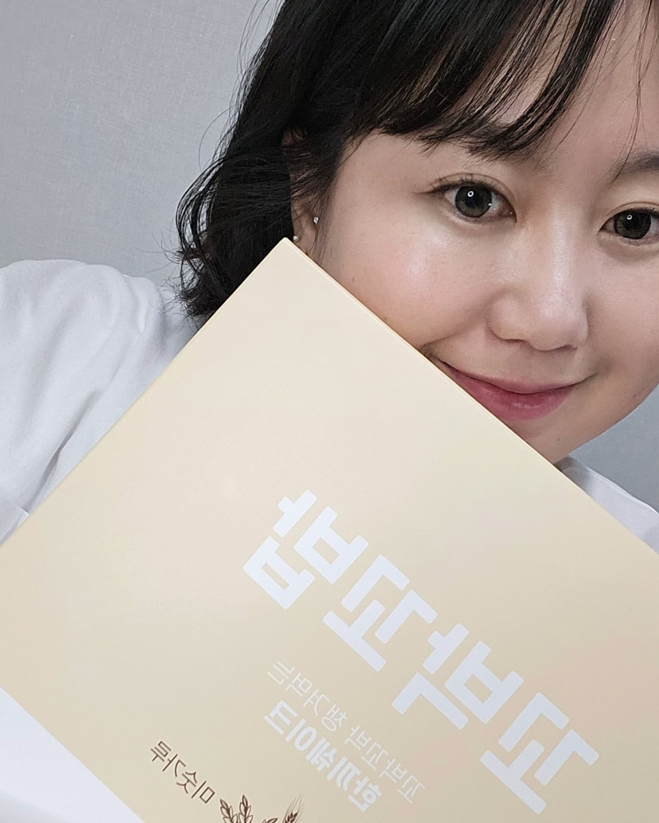 #협찬 vivliv_official 저와 같은 급찐급빠 또는 한끼 준비가 힘들고 귀찮은 분들을 위한 간편식, 비브리브 꼬박꼬밥 단백질쉐이크를 소개해요💪

꼬박꼬밥은 국내 1위 여성 운동 유튜버 심으뜸님의 픽으로 유명한 제품인데요♥

꼬박꼬밥으로 끼니를 챙기게되면 일반식보다 435 칼로리를 덜 섭취하게 되지만 식사의 일부, 또는 전부를 대신할 수 있는 영양소를 가감하여 조제했다고해요!

저는 단맛은 덜하지만 단백질이 15.2g이나 들어있는 미숫가루로 곡물라떼를 만들어 주말 저녁으로 대체했어요☕️

바쁜 아침 식사가 어렵거나, 굶지않고 건강하고 맛있게 단백질 섭취를 원하시는 분들게 추천!

꽤나 든든하면서 씹는맛까지 더한 꼬박꼬밥으로 건강한 일상 보내시길 바래요👍

#단백질쉐이크 #꼬박꼬밥 #다이어트 #쉐이크 #다이어트쉐이크