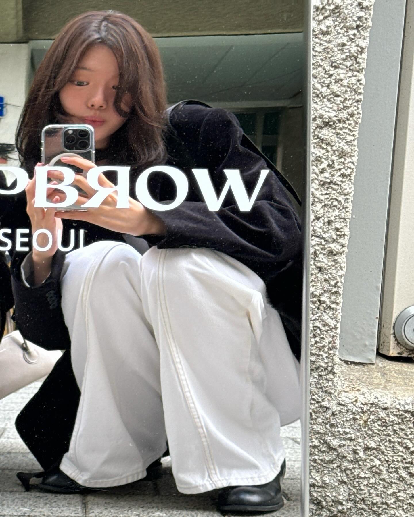 deepbrow_official 

𝒹ℯℯ𝓅𝒷𝓇ℴ𝓌만의 감도 높은 🥀 디자인에 빠져 사다보니…이젠 멈출 수 없게 되어버린…저… 이번에는 팔찌와 목걸이에 이어 장미 반지를 … 💍

마지막으루 온라인으로 전개해온 딥브로우가 드 디 어 연남동에 첫 쇼룸을 오픈했다는 소식을 전하며…ꨄ 연남동 가실 때 한 번 들러보길 추천해요. 실물이 더 더 예뿜✨