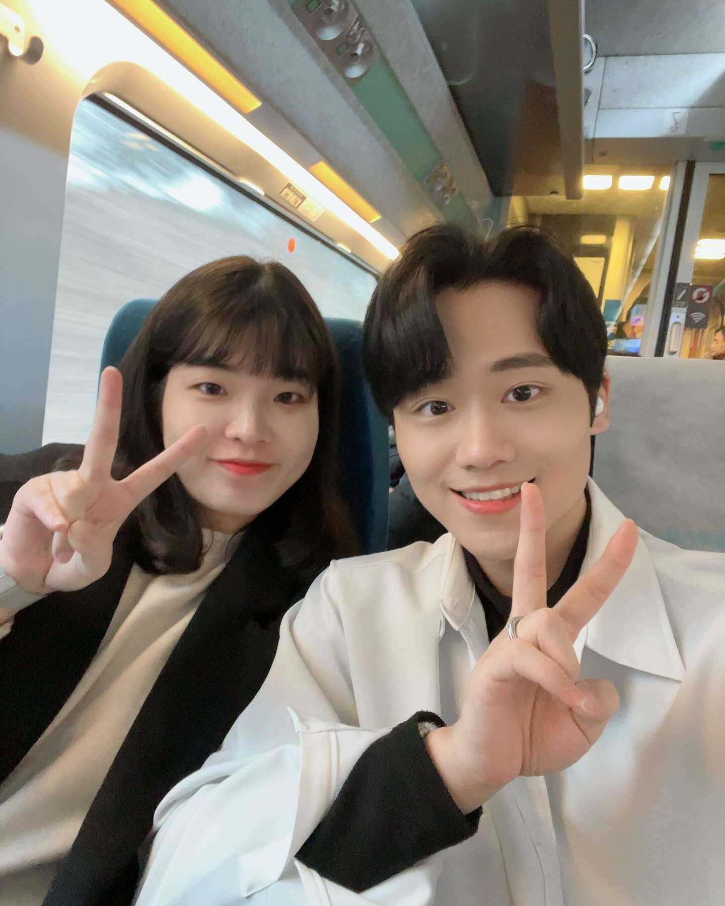 부산으로~~
#일상 #여행 #신혼 #신혼부부 #준예쀼 #부산 #커플 #ktx #광명 #딸기 #임신 #임산부 #애기