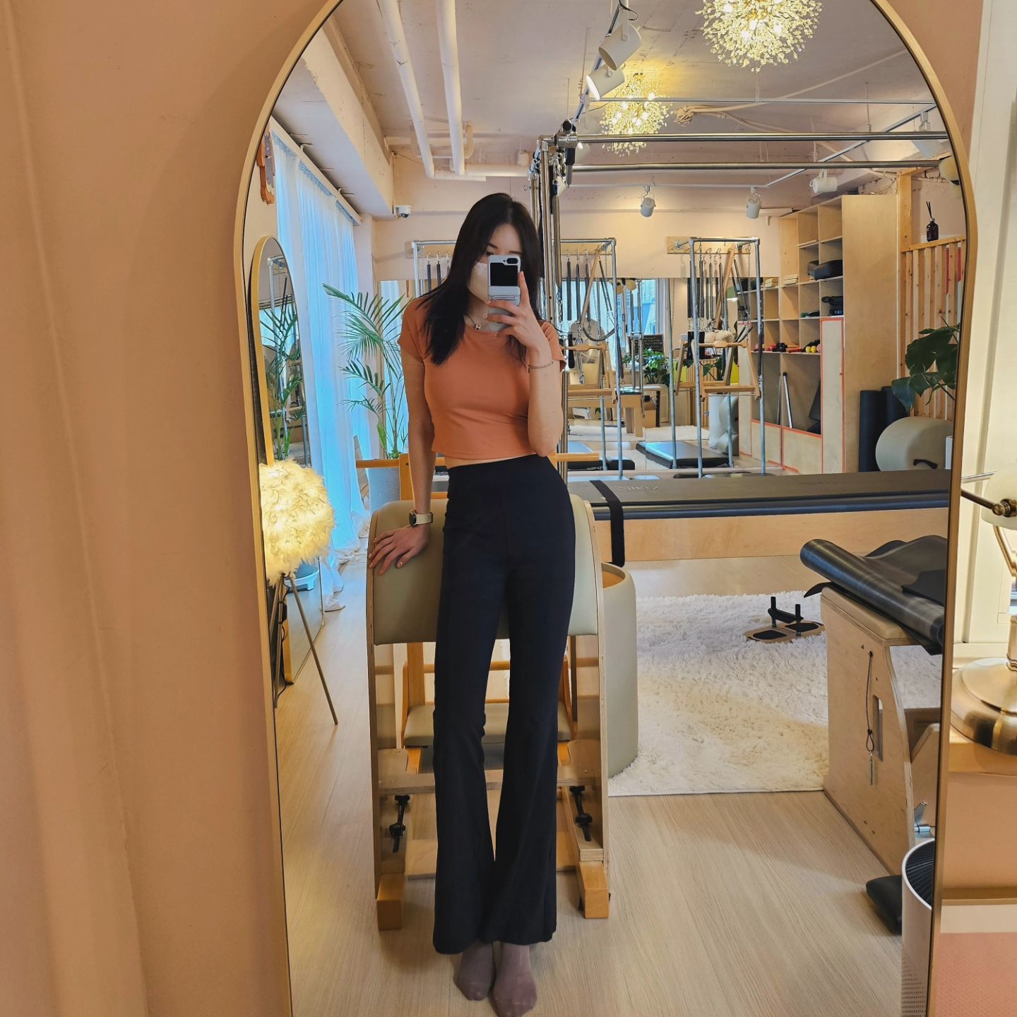 오늘의 #운동복 은 #콘치웨어 에서 구매한 
#콘치올인원크롭탑 이랑 #와일드부츠컷레깅스 
이쁜 운동복 입구 운동하면 기분이 조크등요
크롭탑 컬러도 코랄샌드로 고르길 잘한거같아용
레깅스는 말모말모
내키 171인데 기장 아주 찰떡이야
컬러까지 고급스러운 느낌이쟈냐 🤎
필라테스 동작할때도 편해서 완전 강추👍🏻

#콘치웨어 #여자운동복 #필라테스복 #필라테스운동복 #레깅스 #운동복쇼핑몰 #크롭탑 #브라탑 #브라탑추천 #테니스운동복 #운동복세트 #겨울운동복 #솔직후기 #착샷 #레깅스추천

"이 글은 TESTPROS를 통해 본 업체에서
제품 또는 서비스를 제공받아 작성된 글 입니다."