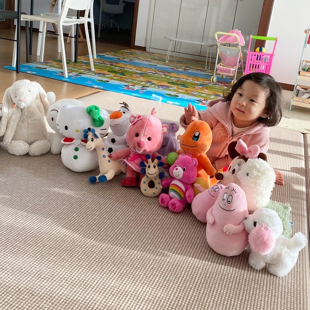 부릉이와 함께하는 인형친구들 🥰

#두돌아기 #육아스타그램 #육아일상그램 
#인형놀이 #곱슬머리아기 #무쌍아기 
#성장기록중 #쥐띠아기🐭 #쥐띠아기맘 #쥐띠아기아빠 #육아대디그램 #육아맘그램 #아기성장기록 #아기성장사진