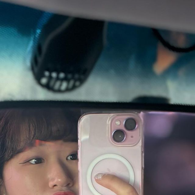 혜자 on Instagram: "#광고 아이폰XS 쓰다가 아이폰15 나오자마자 바꿔가지고 맥세이프 기능을 처음 써봤네요 ㅎㅎㅋ 칠만원 정도 주고 애플 폰케이스 사서 쓰고있는데 탱글우드 맥세이프 케이
