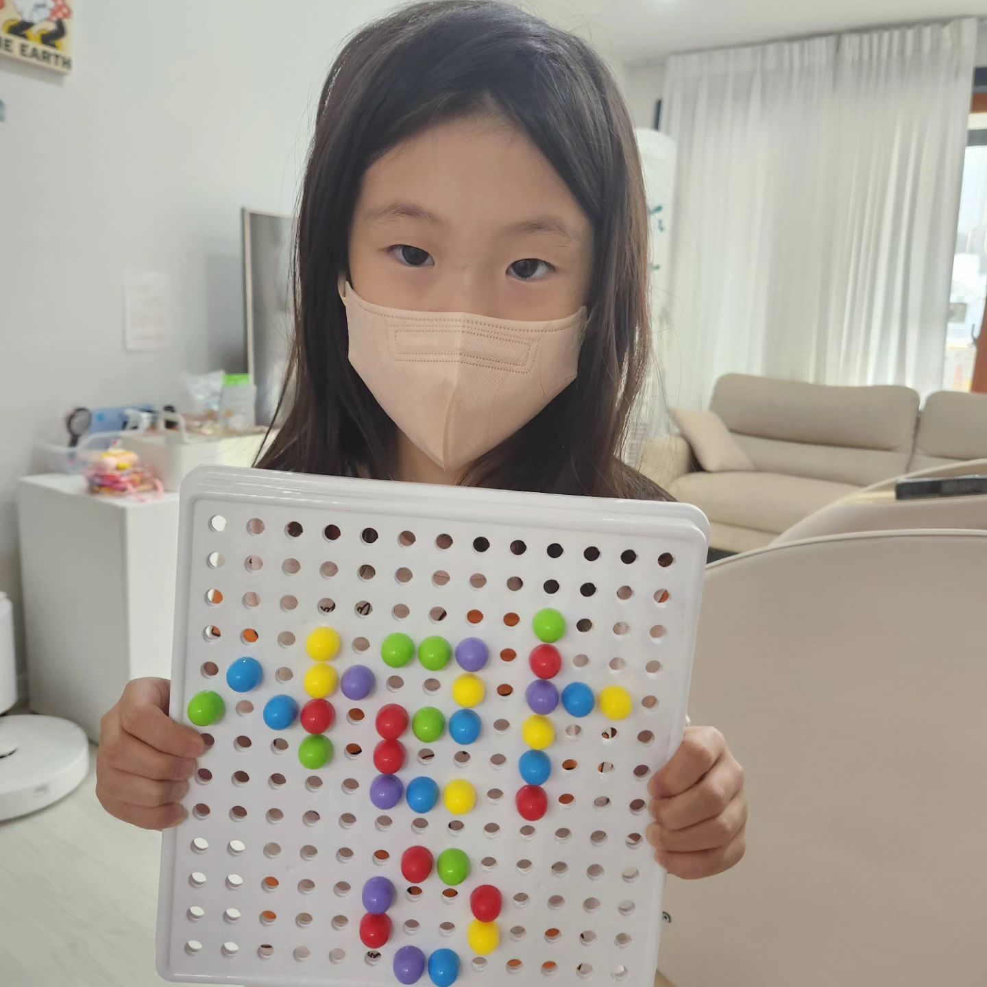#예라미

A형독감걸려
이번주내냐 학교도못하고
생애 첫 운동회도 빠지고 ㅜㅜ

집에서 세식구 지지고볶느라
우리참 고생많았다

특히나...ㅋㅋ
삼시세끼 밥차리느라 이골이났닼ㅋㅋㅋ
추석연휴가2~3주되는 기분

그래도 이제 갠찮아졌으니
이번주말~월욜까지
우리딸 노래를부르던 생일을 즐겨보쟈❤️
.
.

#생일 #hbd #a형독감 #집콕 #집순이 #161014