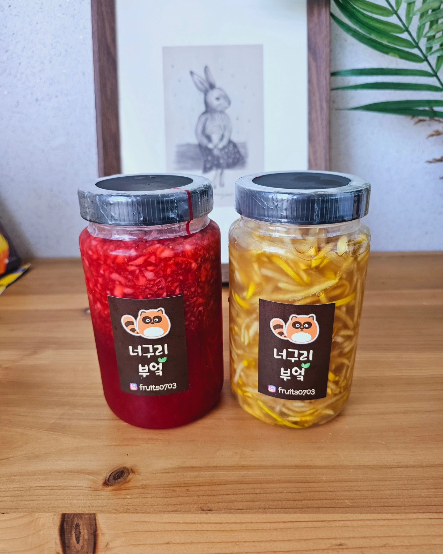 #광고
의리로써.. .
친한언니가 운영하는 수제청집!
모과청 새콤 달콤
딸기청은 두말할것도 없음!
요즘 몸이 좋지않아 모과청 따닷하게 한잔하니 어찌나
개운하던지..
너구리 부엌에선 소금빵도 직접 만드신대요~~~
무엇보다 청은, 위생이죠...
맛도맛이지만  원랜 절대 다 만들어 먹던 저였는데...
인스타 가보시면  알아여~~
명품배생강청도 개시 하셨다는 소문이!
청에 진심인 울  언냐를 위해 박수를 보냅니다~!!!

#너구리부엌
#모과청
#딸기청🍓
#수제청
#소금빵
#배생강청