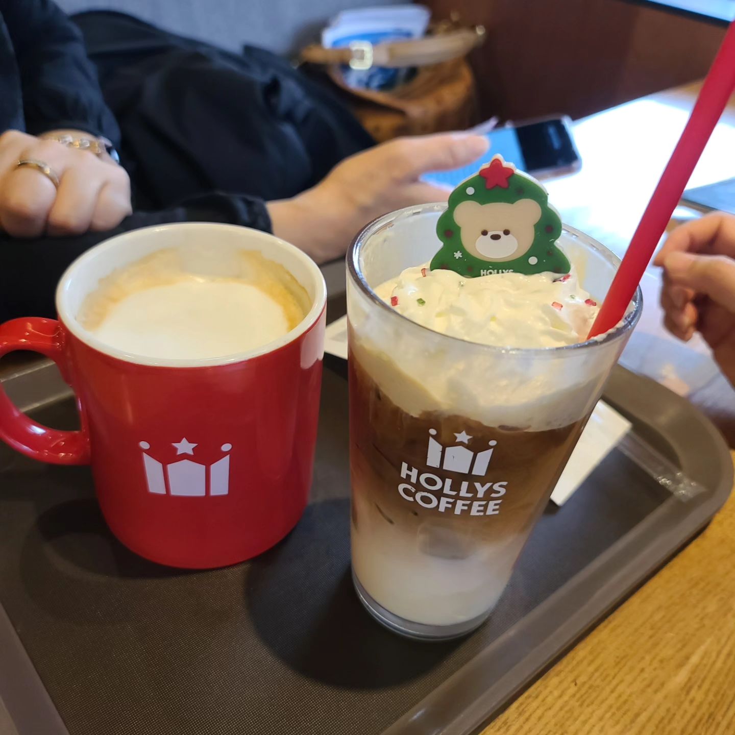 #할리스커피도곡점 #시즌음료 나는 #카페라떼 에 샷추가. 얼죽아인 분 아직 청년이군요. #sgi강남희망문화회관 에서 #이케다다이사쿠 선생님의 #창가학회장 중계 끝나고 참석자들과 대화 

#서원계승 #오늘할일미루지말기 #바로지금 #사제서원