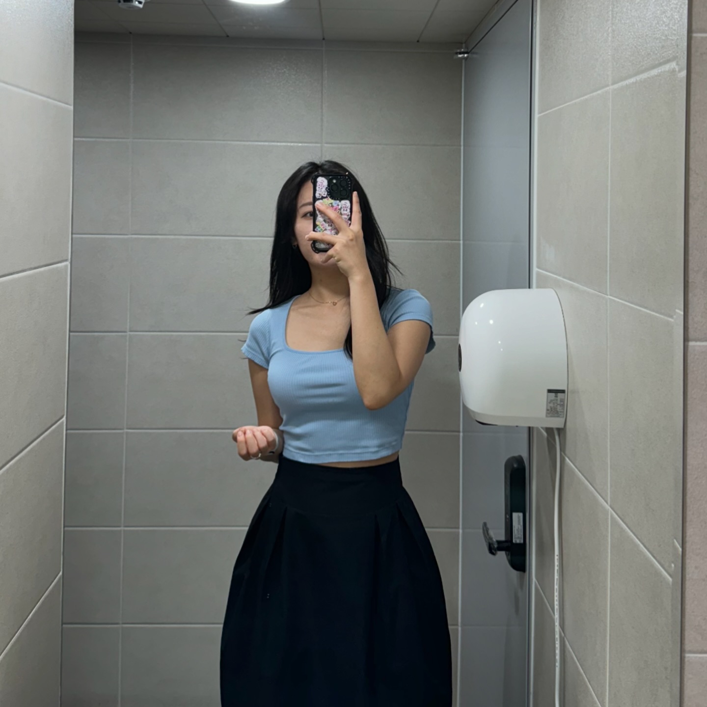 햇살 잘 드는 내 자리✨
체감 목요일인데 왜 아직 수요일? 
출~~~~~~퇴
월화수~~~~~~~~~목~금